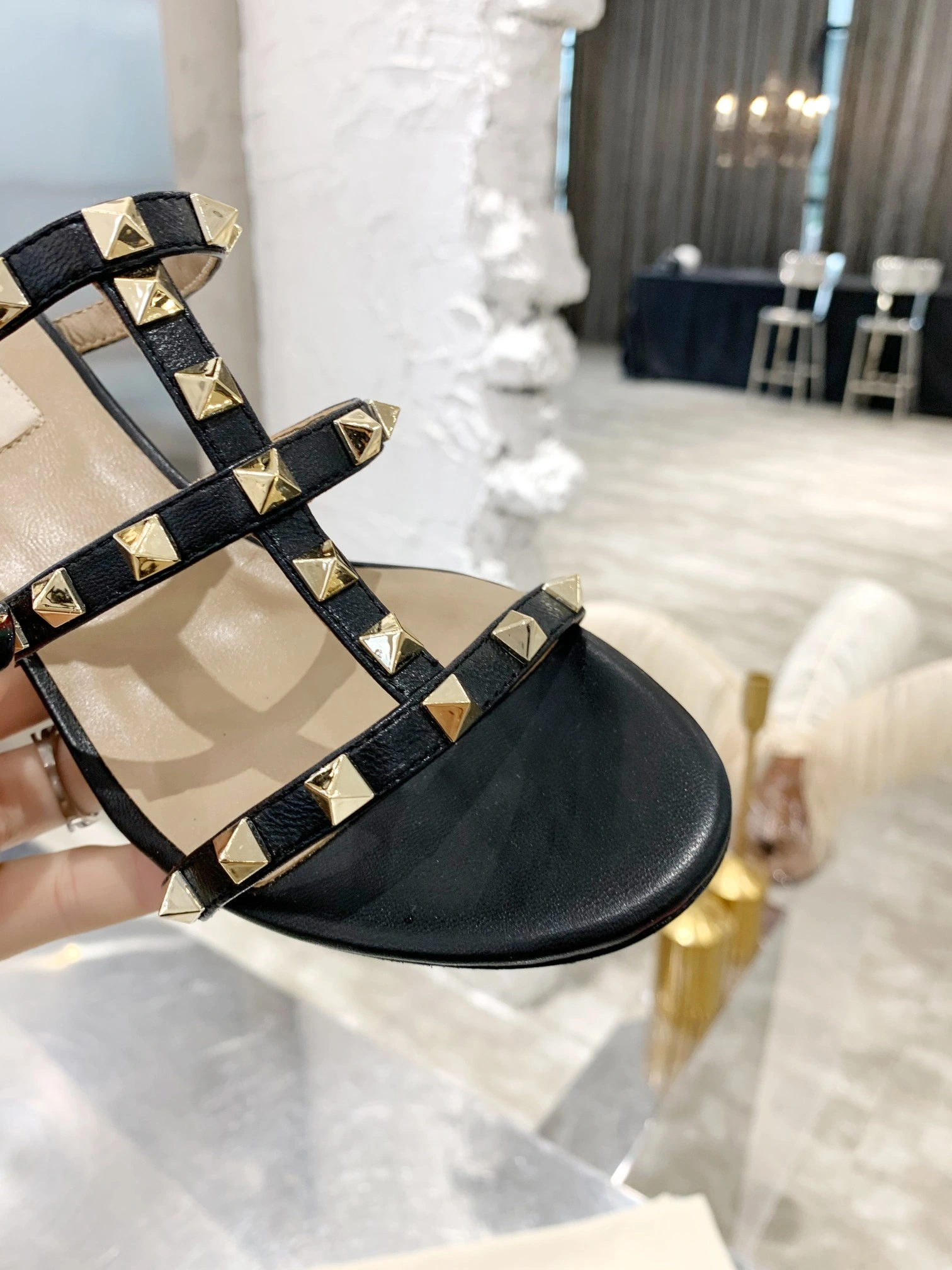 V1859ti9o ZW2S0C47VOD0NO Heel height：6CM Rockstud Collection item:ET-X302E1402W