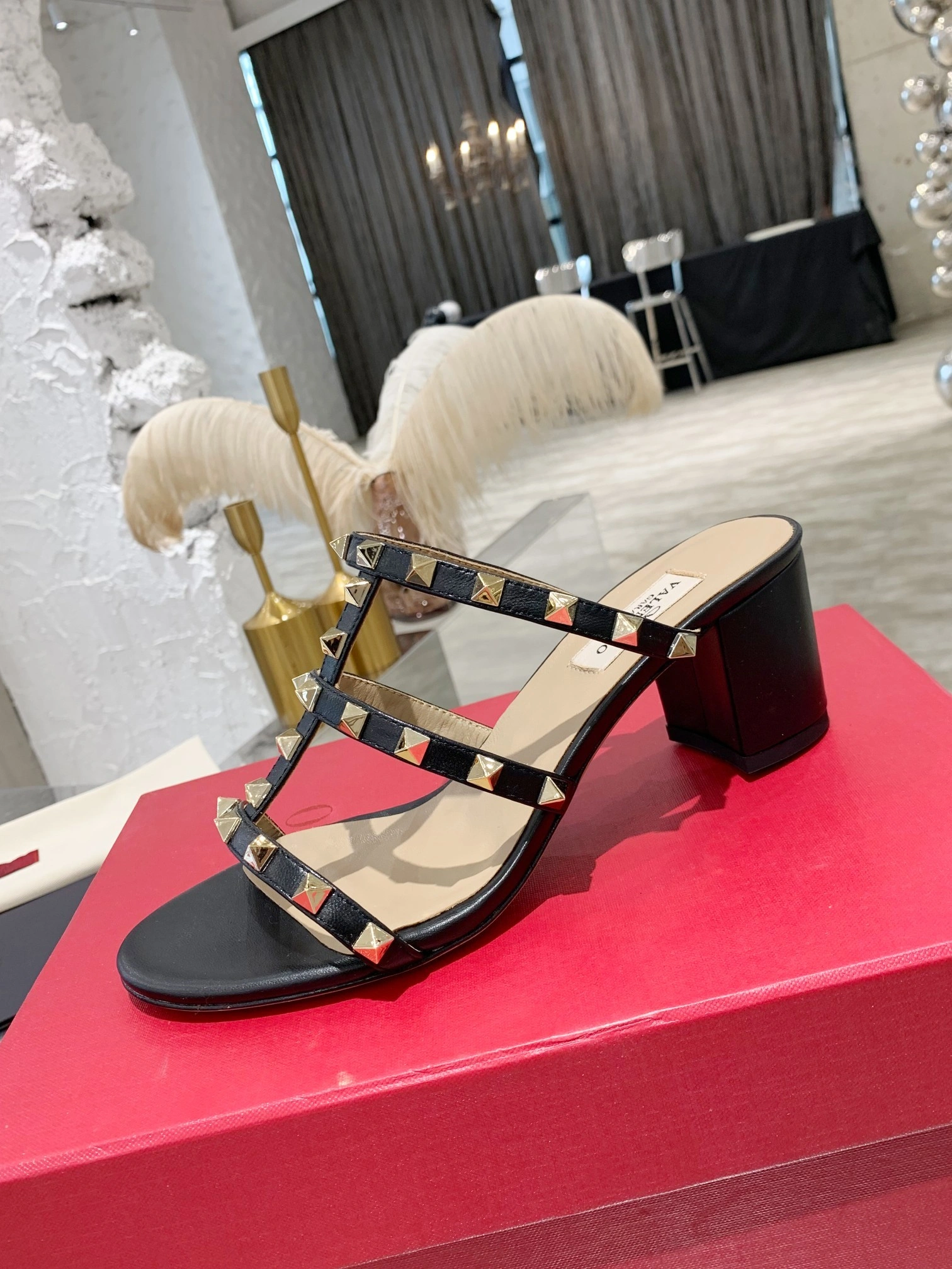 V1859ti9o ZW2S0C47VOD0NO Heel height：6CM Rockstud Collection item:ET-X302E1402W
