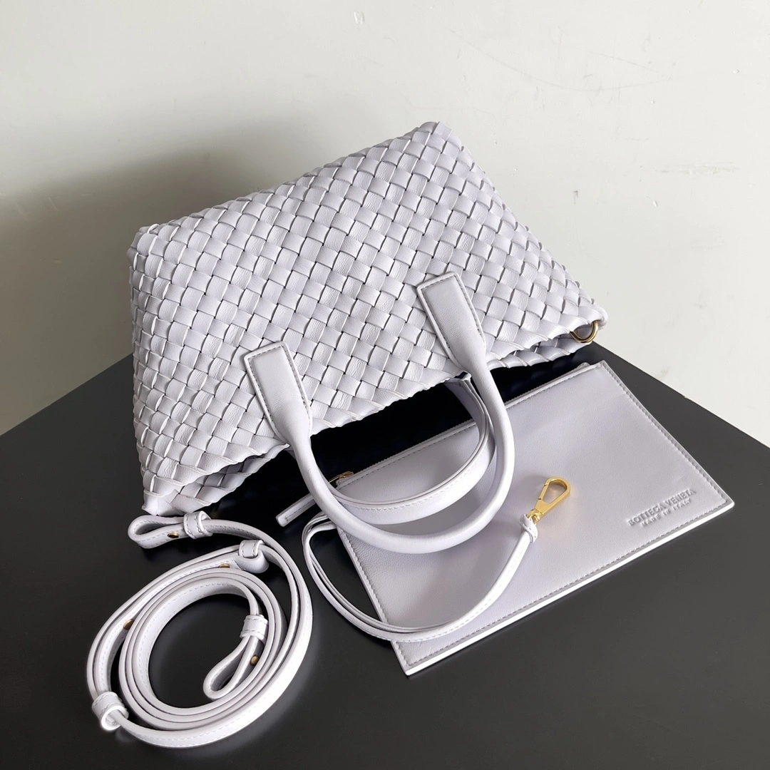 MOMO-- V595t1 709464V1OW11431 high quality version Mini Cabat sheepskin item:E-B100B2306