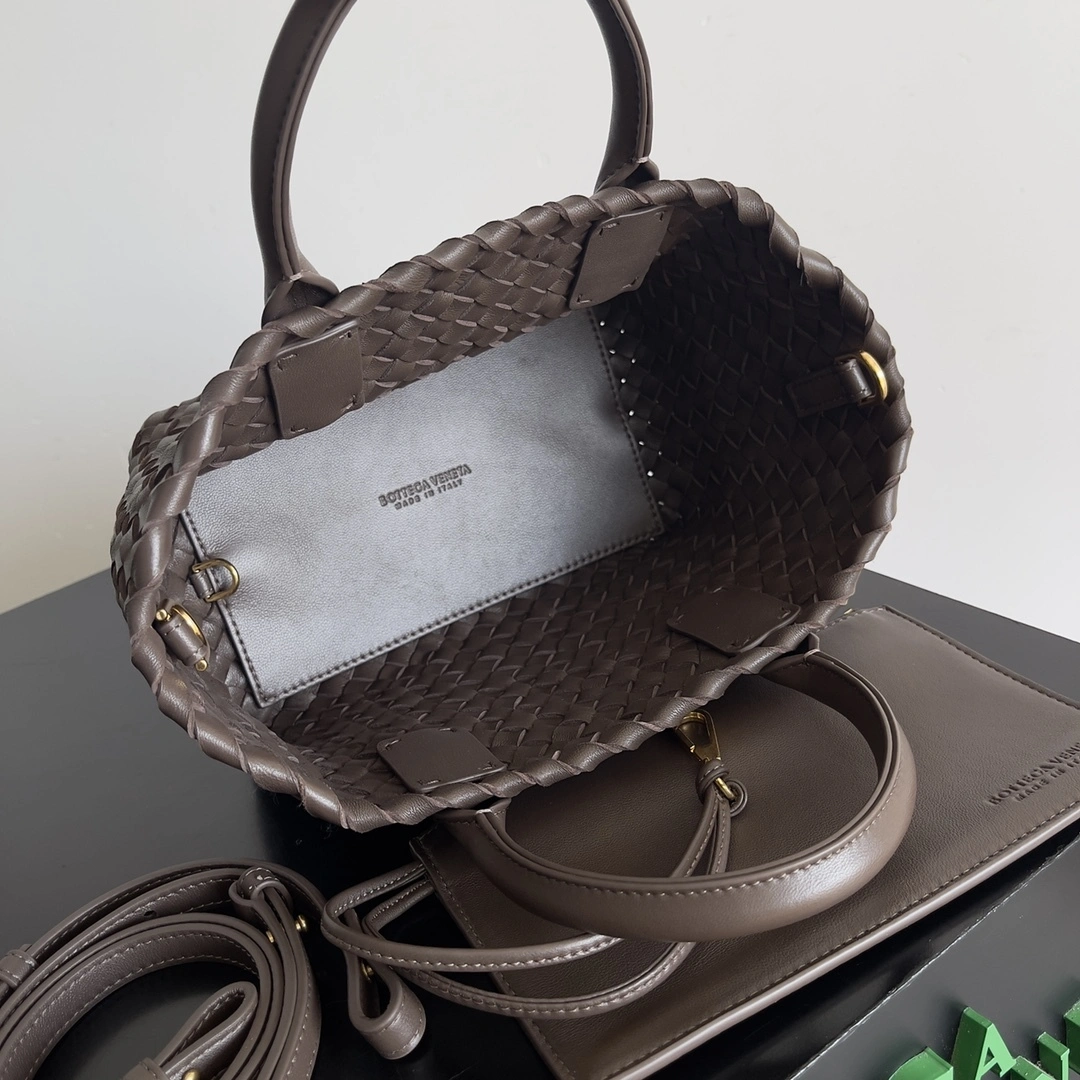 MOMO-- V595t1 709464V1OW12016 high quality version Mini Cabat sheepskin item:E-B100B2307