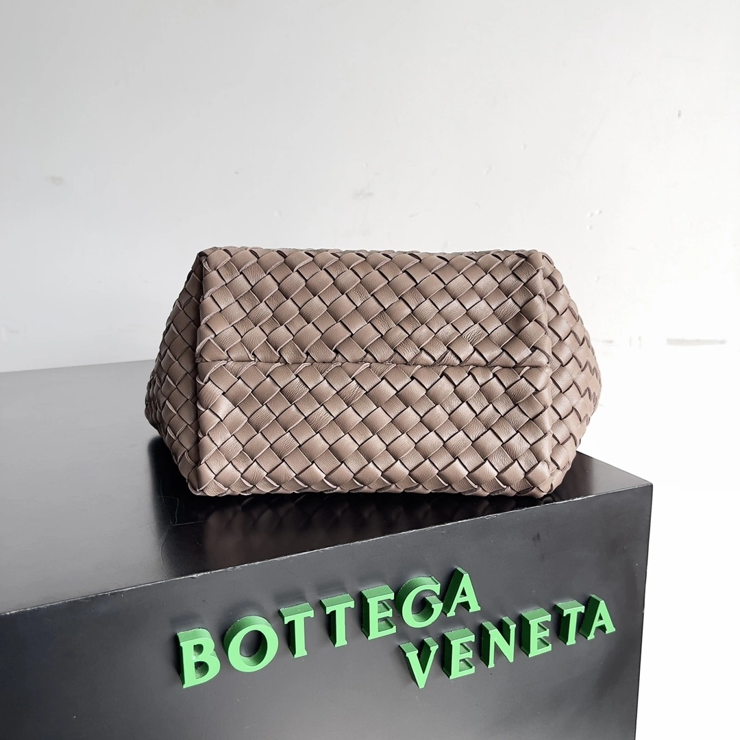MOMO-- V595t1 709464V1OW12560 high quality version Mini Cabat sheepskin item:E-B100B2309