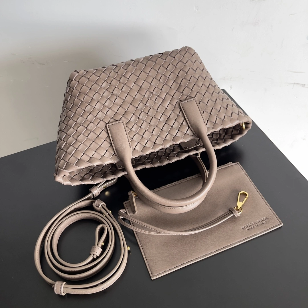 MOMO-- V595t1 709464V1OW12560 high quality version Mini Cabat sheepskin item:E-B100B2309