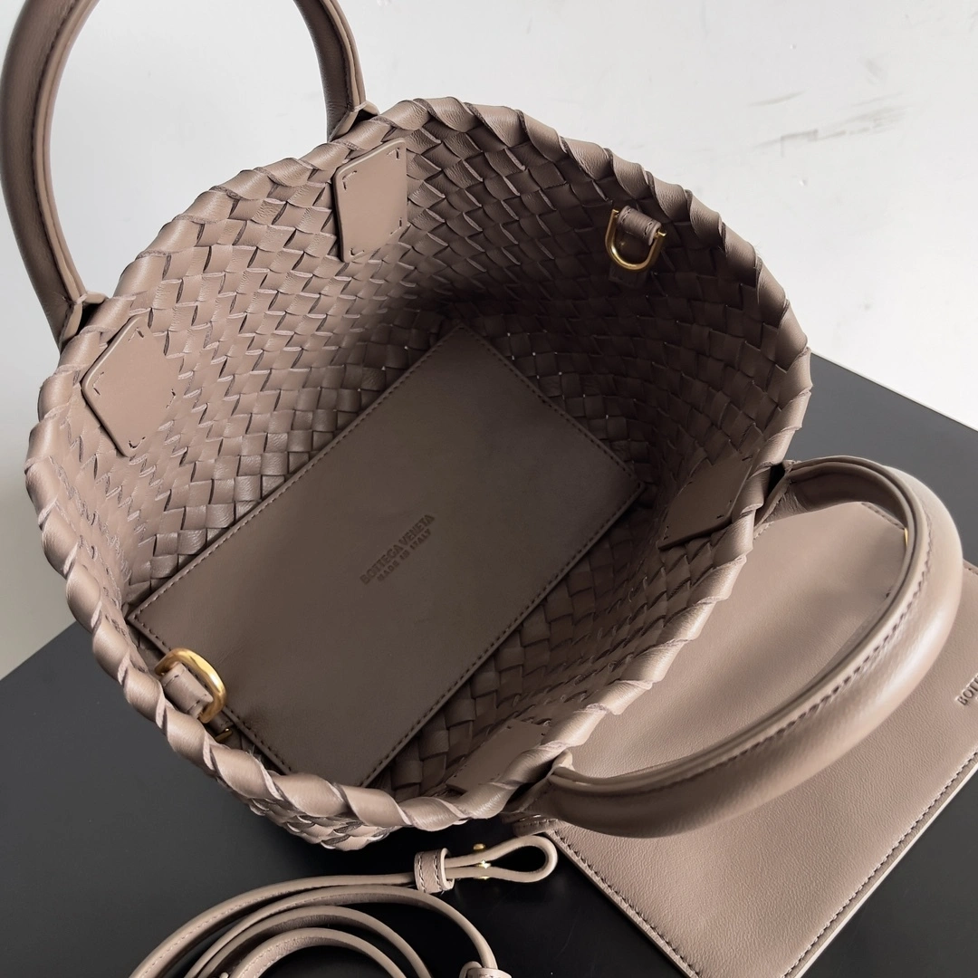 MOMO-- V595t1 709464V1OW12560 high quality version Mini Cabat sheepskin item:E-B100B2309