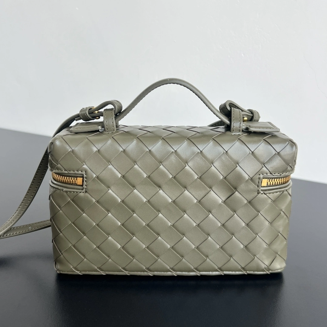 MOMO-- V595t1 high quality version 789109V3IV13228 Vanity Case cowhide item:E-B664I1709H