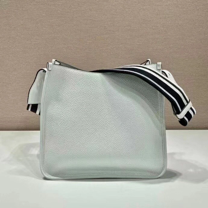 MOMO- 1BC073_2DKV_F0009_V_FOO high quality version 1BC073_2DKV_F0009_V_3OO tote item：B-B164L3015C