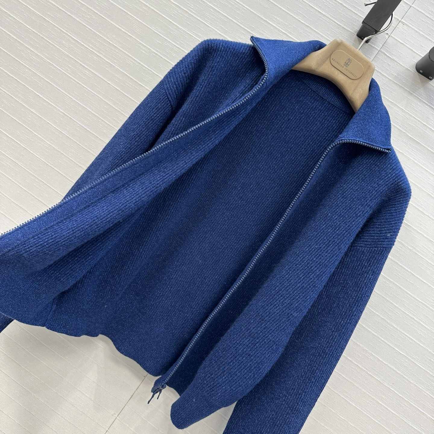 Victoria -- 2ru9588o cashmere 2colour item:E-F061I0721-2