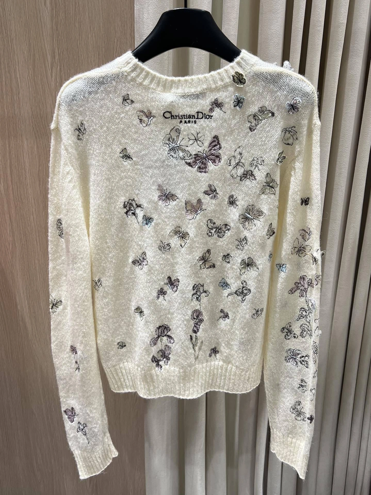 Victoria -- 4ior wool embroidery oversized item:E-F140L1922H