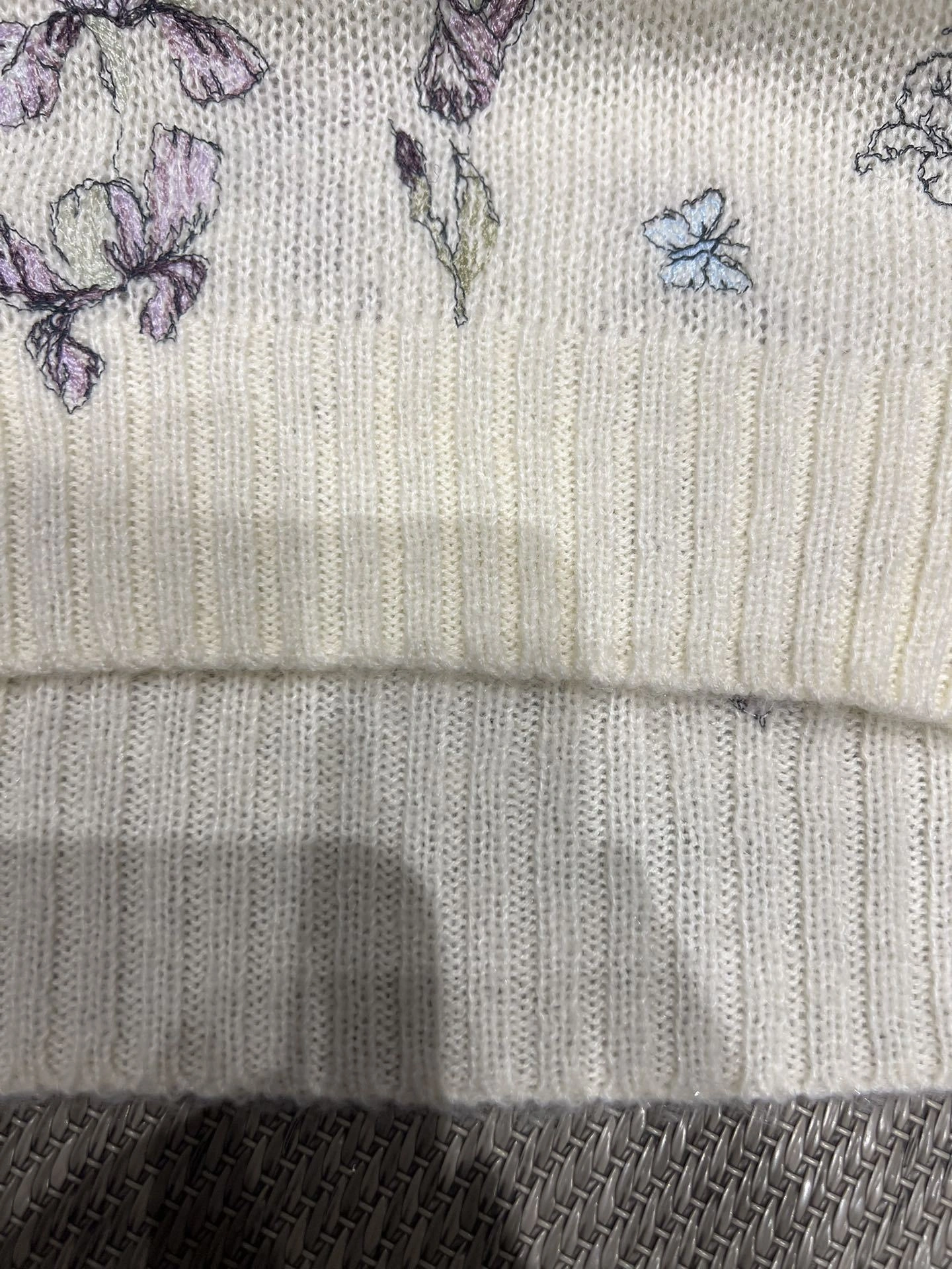 Victoria -- 4ior wool embroidery oversized item:E-F140L1922H