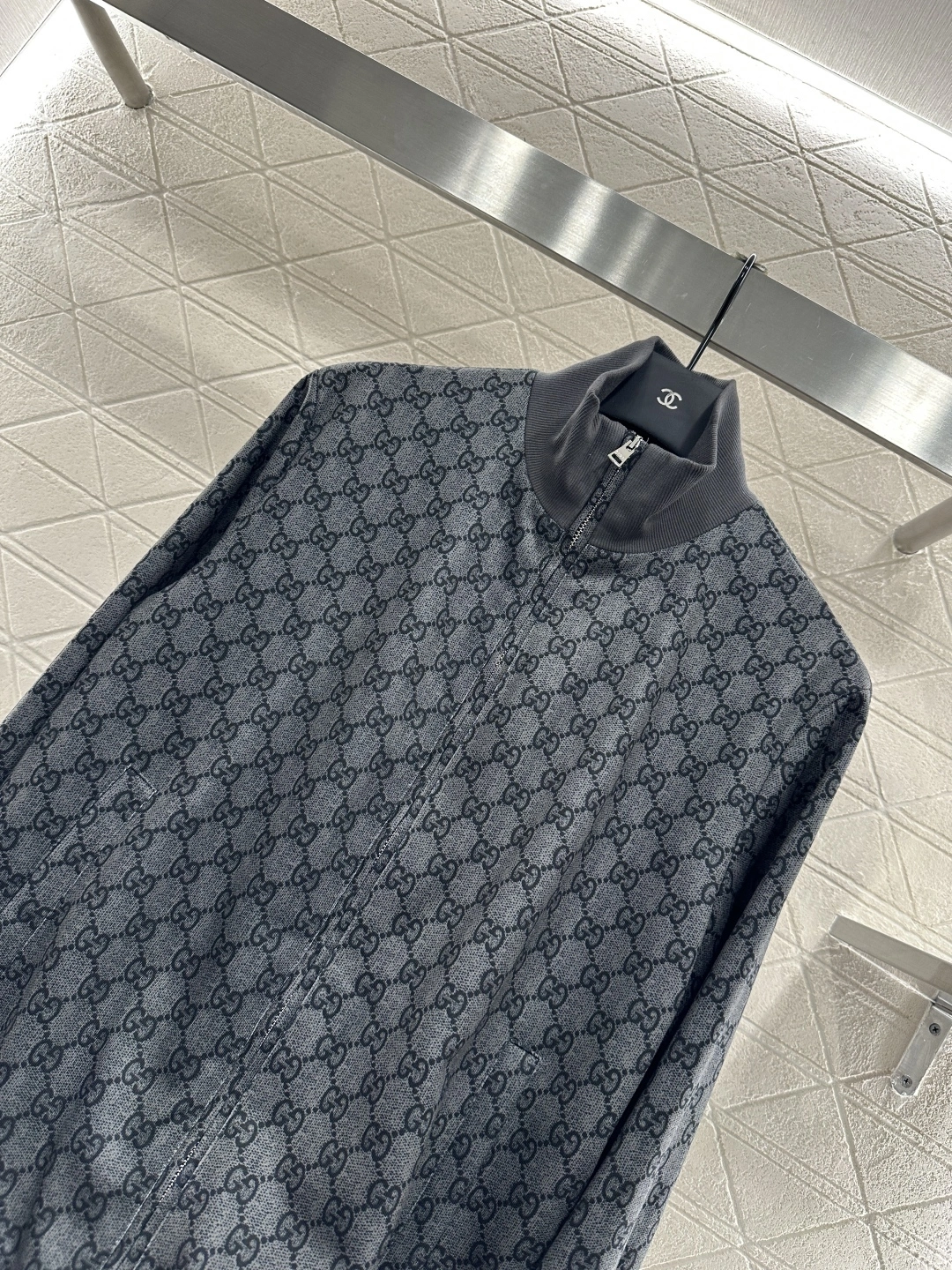 Victoria -- 6u33i CT81966 suit item:E-F061I0710