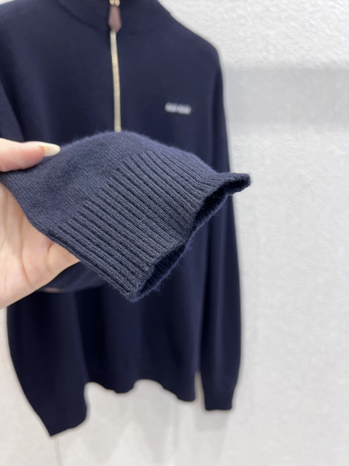 Victoria -- 7iu7iu cashmere sheepskin item:E-F061I0761