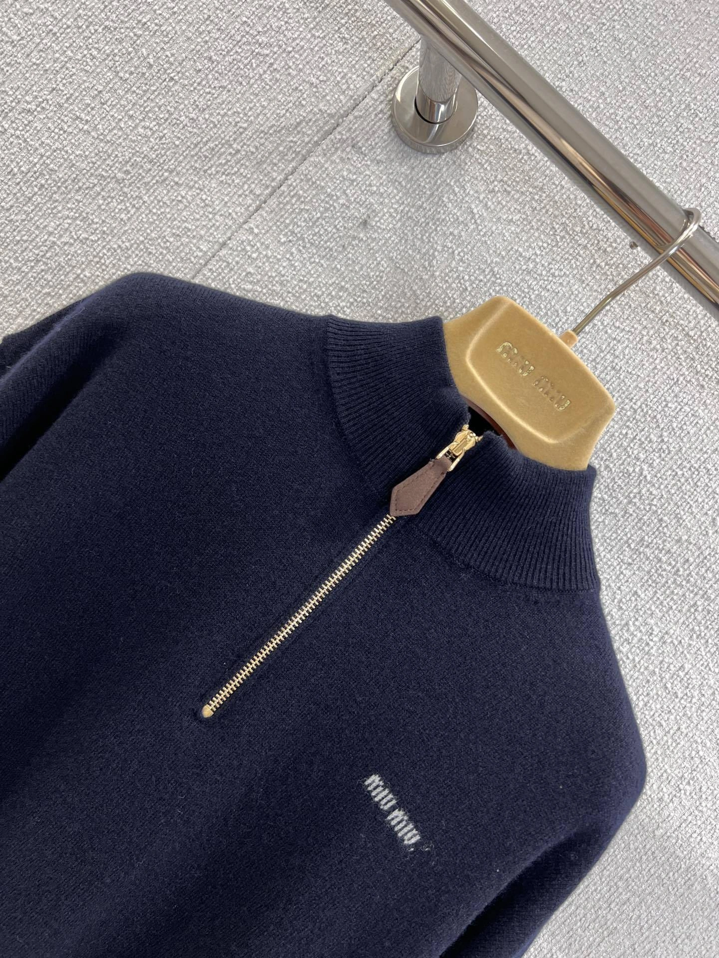 Victoria -- 7iu7iu cashmere sheepskin item:E-F061I0761