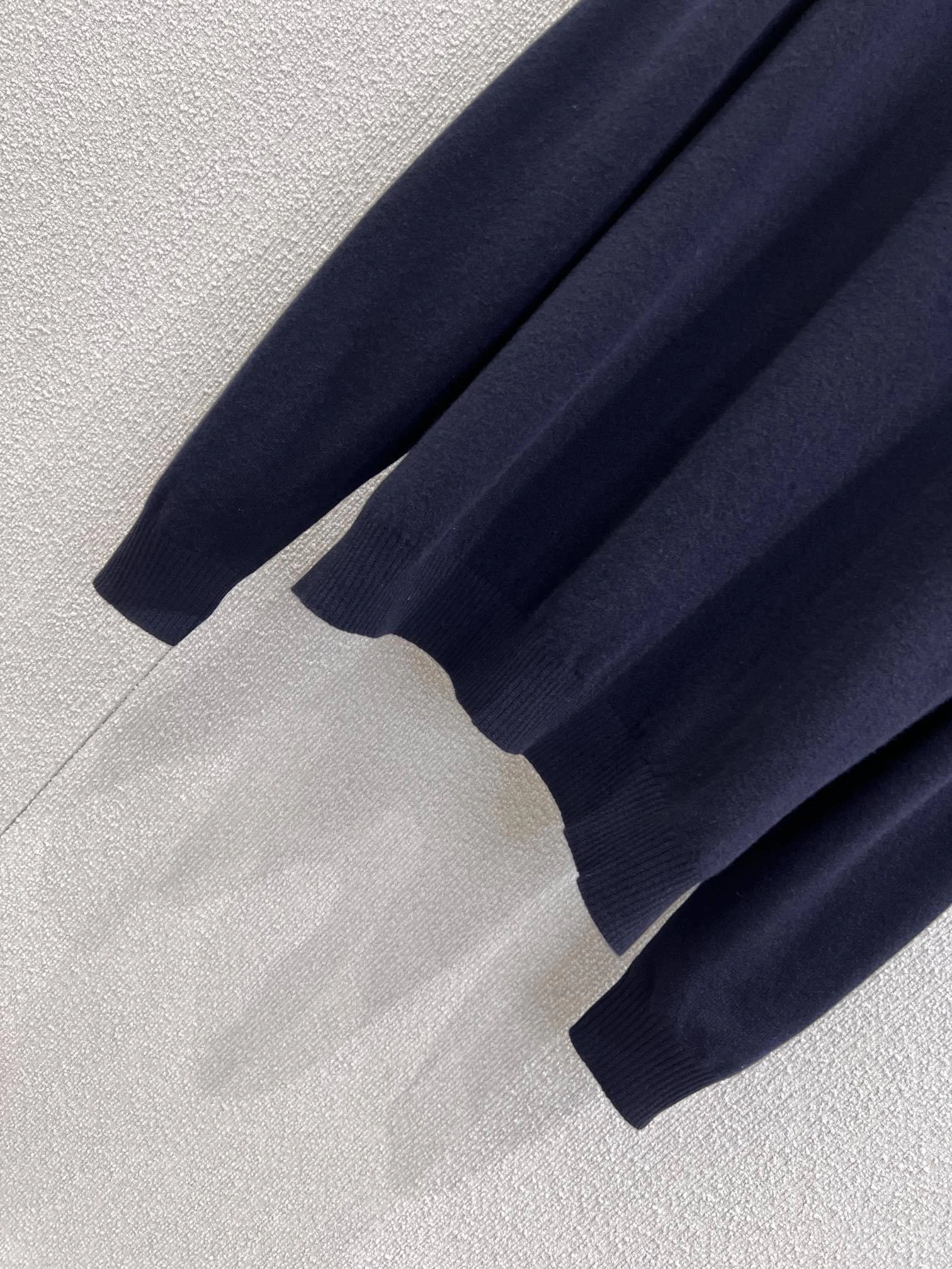 Victoria -- 7iu7iu cashmere sheepskin item:E-F061I0761