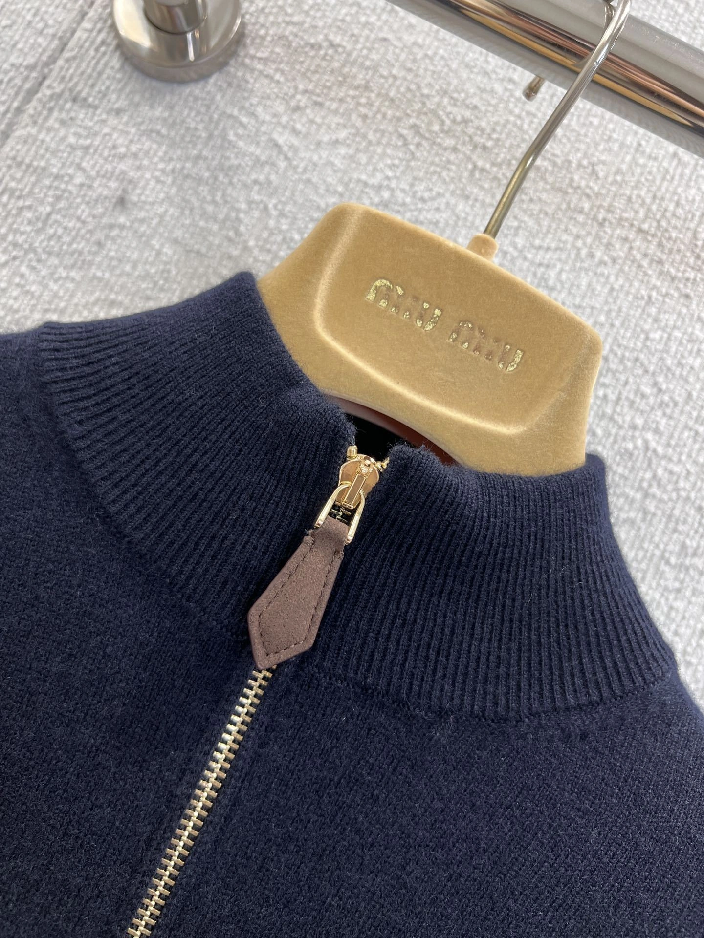 Victoria -- 7iu7iu cashmere sheepskin item:E-F061I0761
