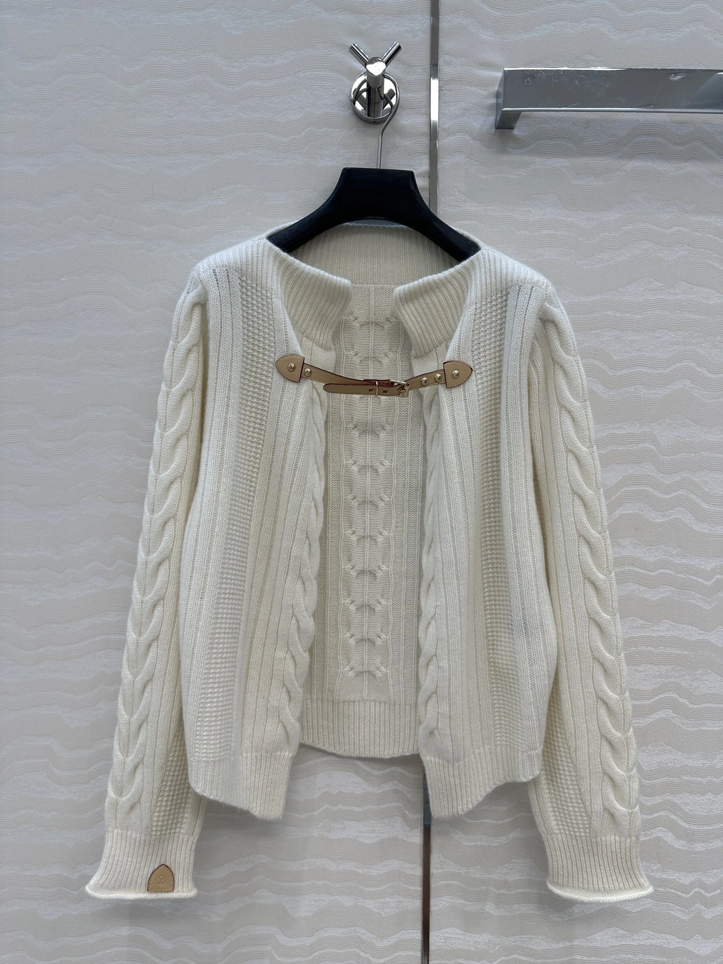 Victoria -- 8V cashmere item:E-F061I0706
