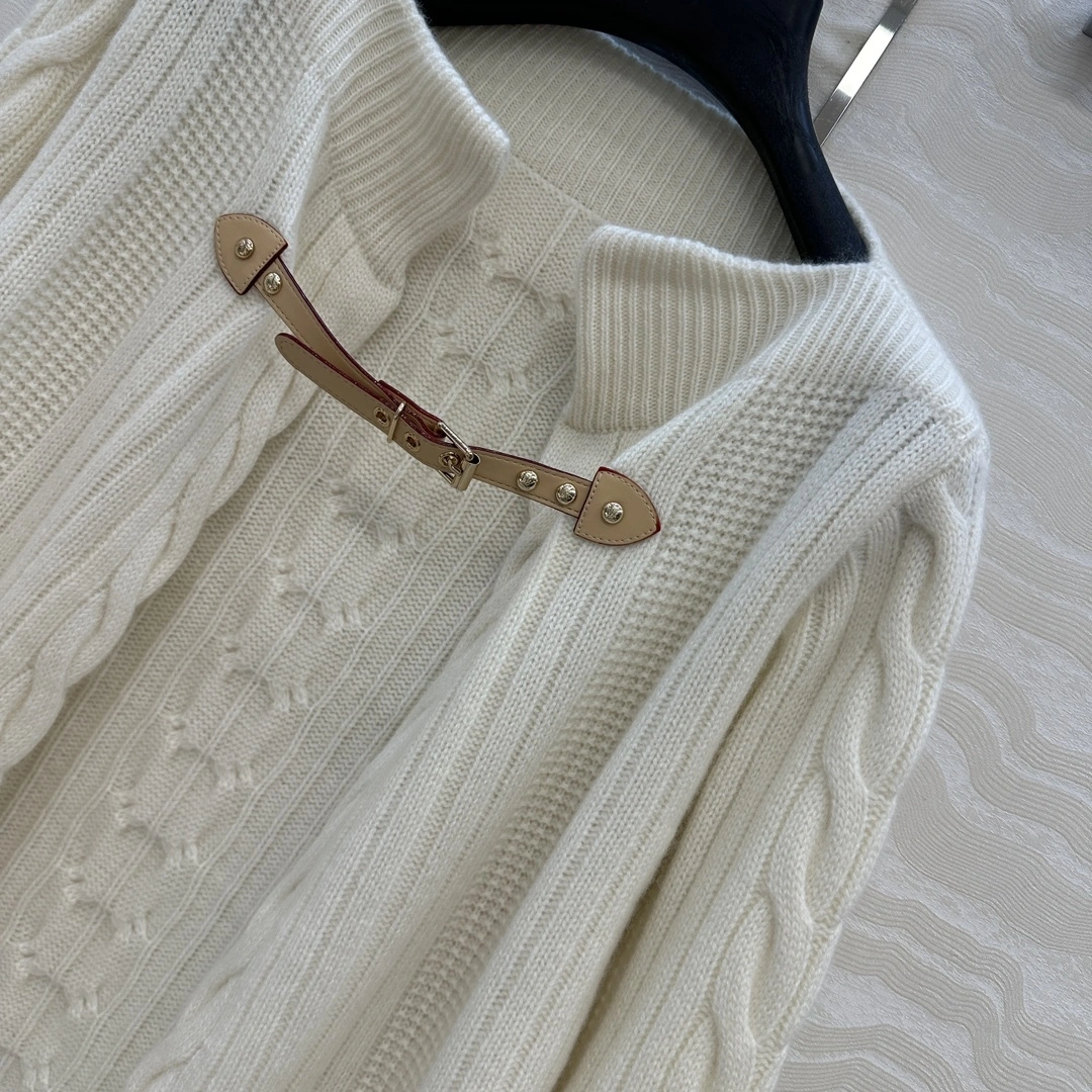 Victoria -- 8V cashmere item:E-F061I0706