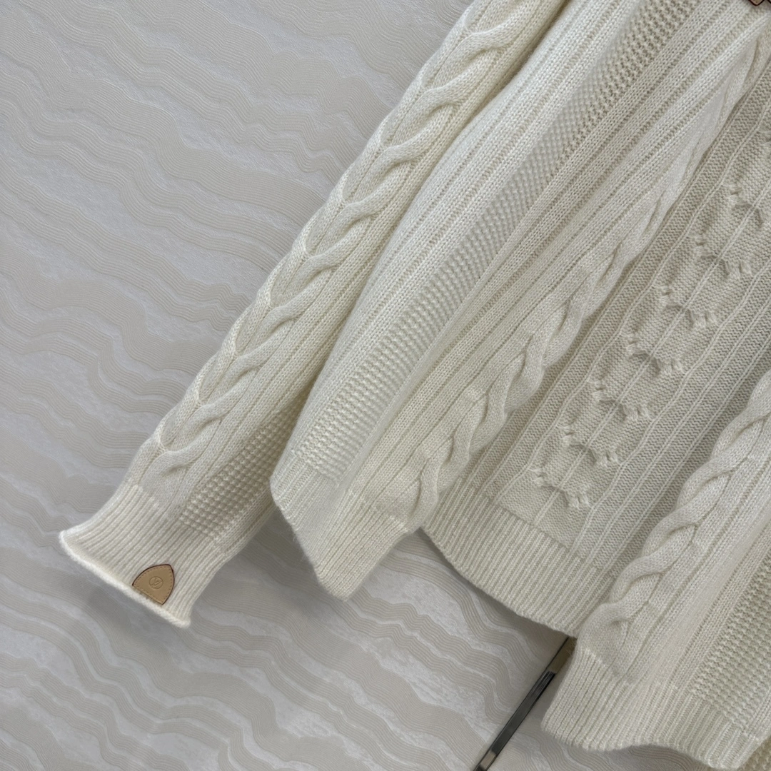 Victoria -- 8V cashmere item:E-F061I0706