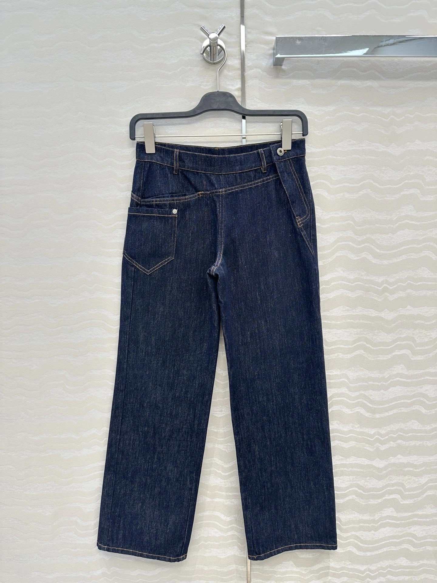 Victoria -- 8o5w5 2colour item:E-F061I0739-2