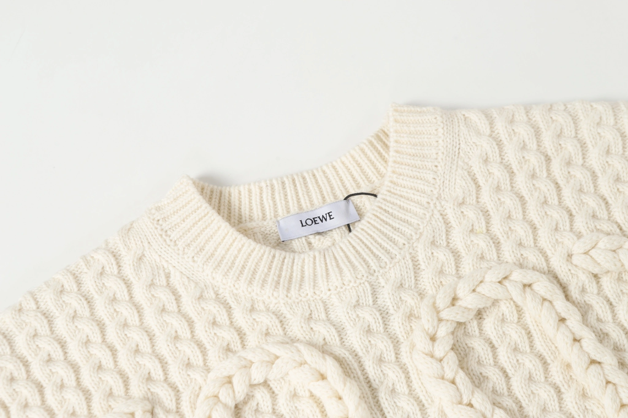 Victoria -- 8o5w5 SS25 Anderson wool oversized 2colour item:E-F125L0551-2
