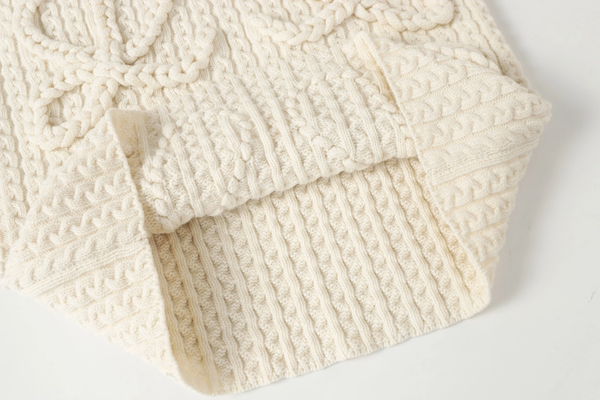 Victoria -- 8o5w5 SS25 Anderson wool oversized 2colour item:E-F125L0551-2