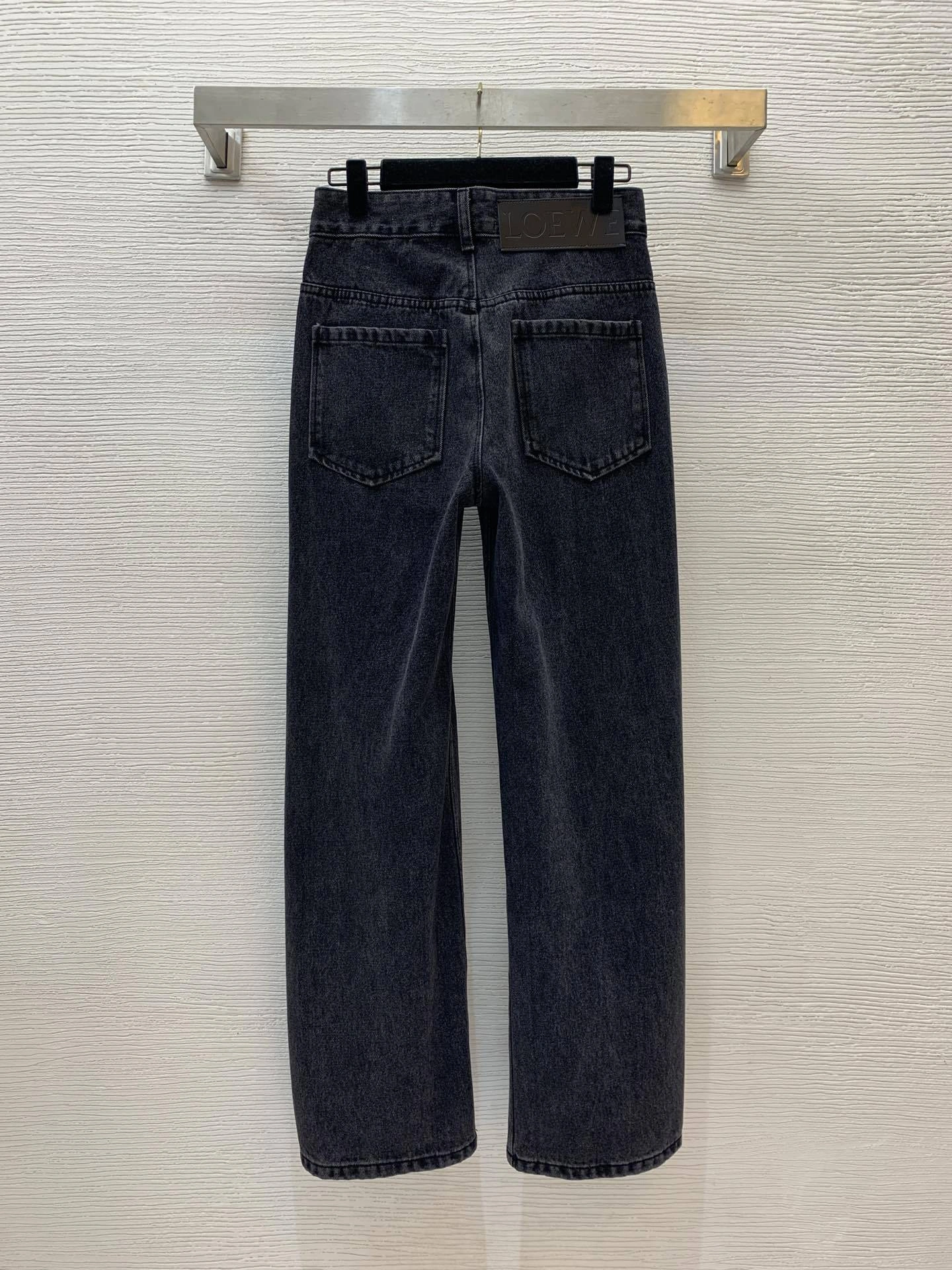 Victoria -- 8o5w5 embroidery item:E-F044I0705