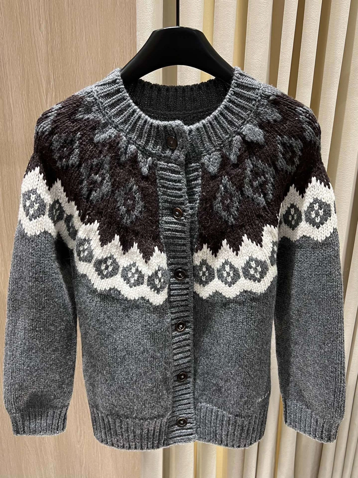 Victoria -- Pr141 cashmere embroidery item:E-F140L1924H