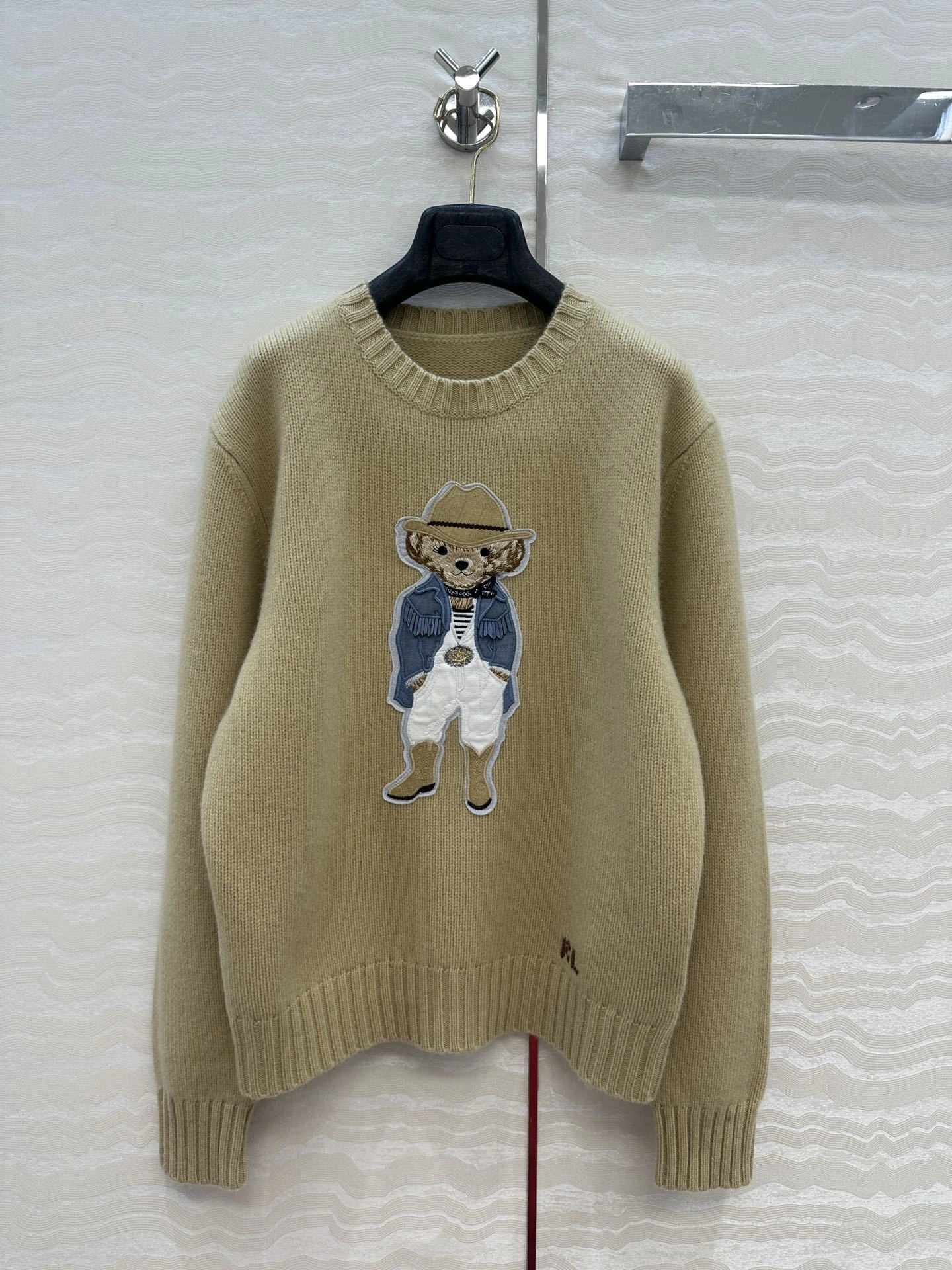 Victoria -- R18ph 95 wool 5 cashmere item:E-F061I0746