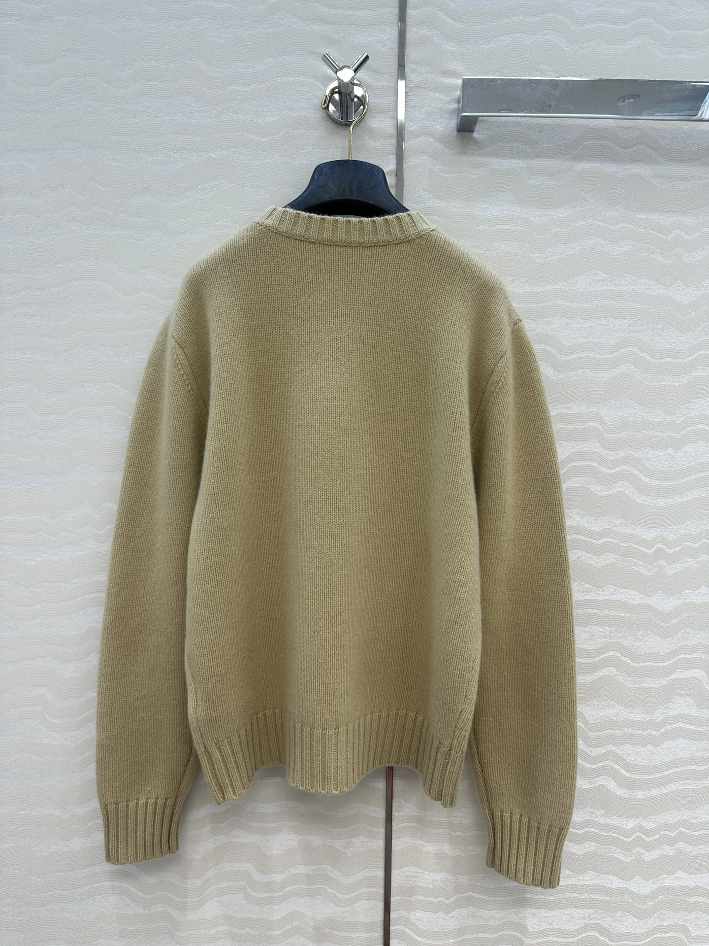 Victoria -- R18ph 95 wool 5 cashmere item:E-F061I0746