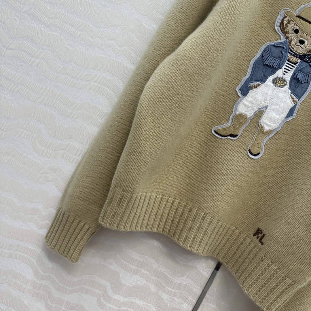 Victoria -- R18ph 95 wool 5 cashmere item:E-F061I0746