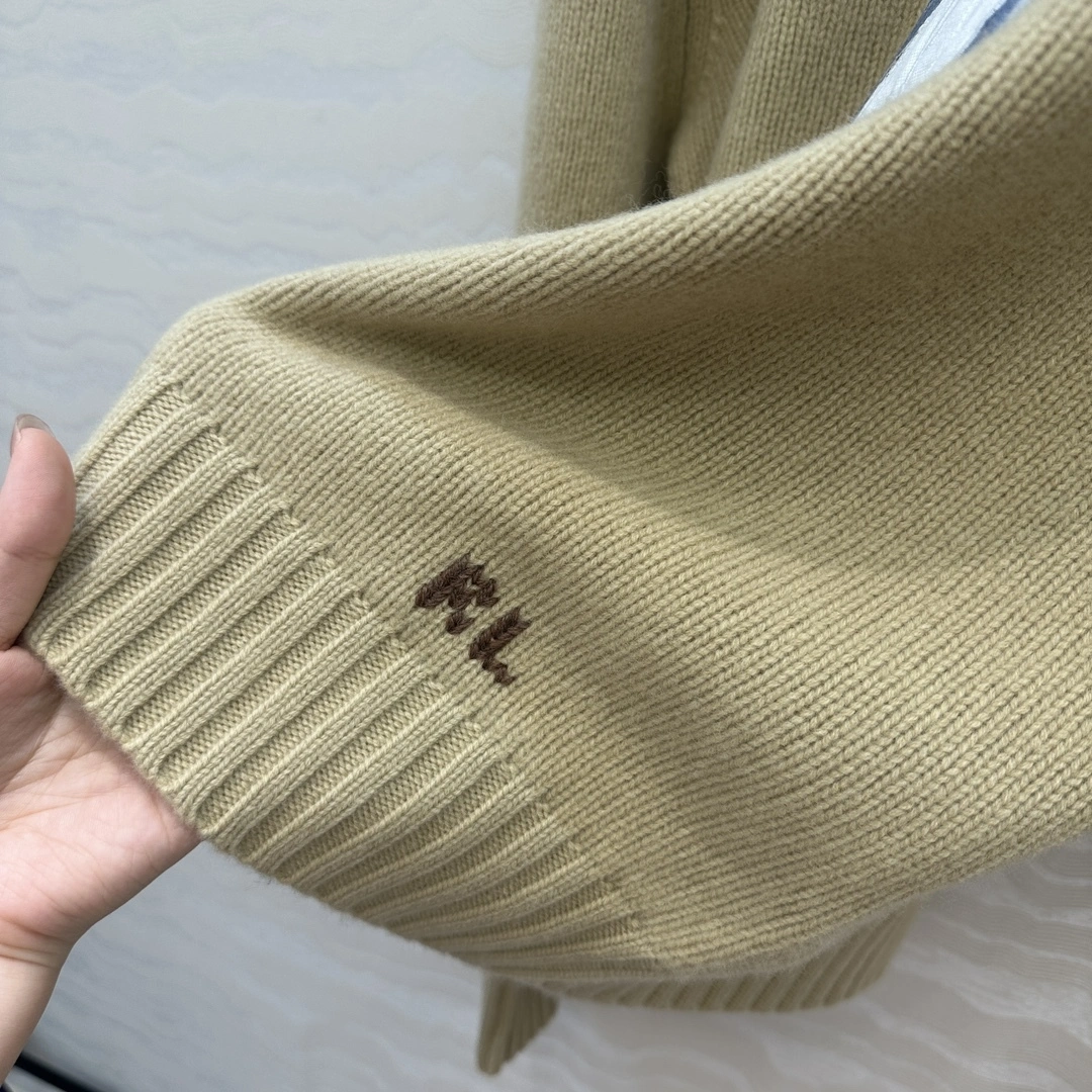 Victoria -- R18ph 95 wool 5 cashmere item:E-F061I0746