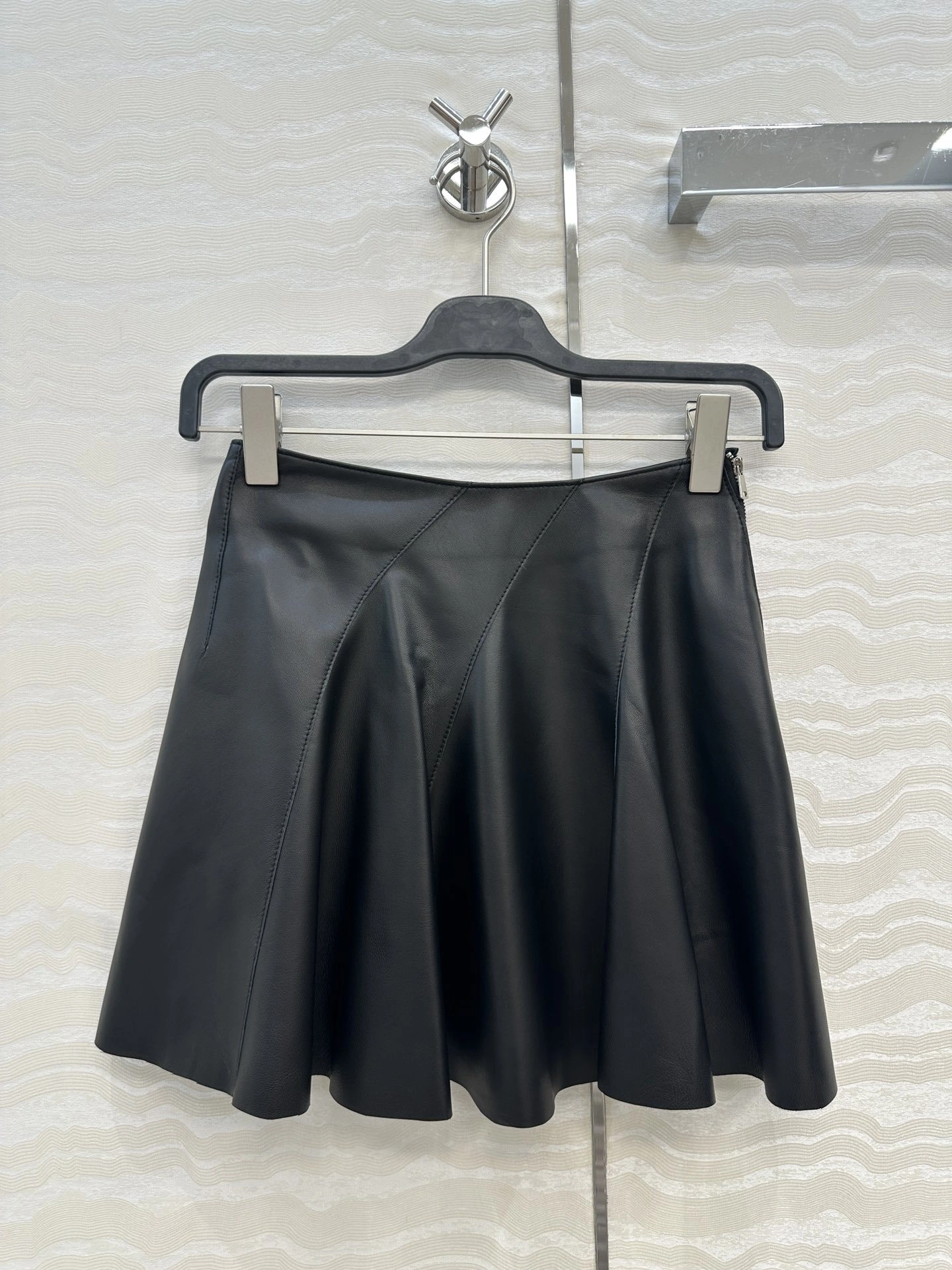 Victoria -- R18ph sheepskin 2colour item:E-F061I0744-2