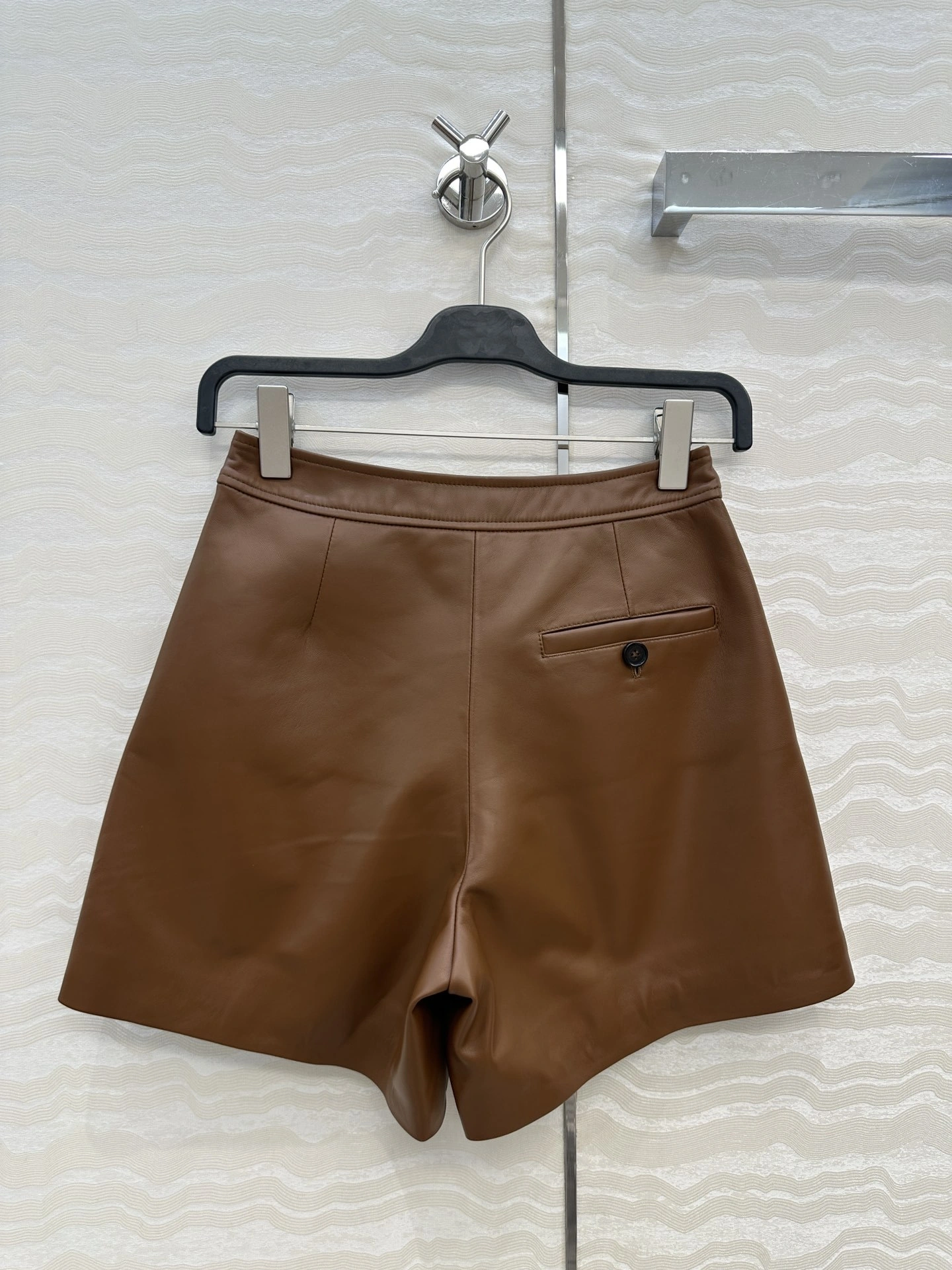Victoria -- R18ph sheepskin item:E-F061I0745