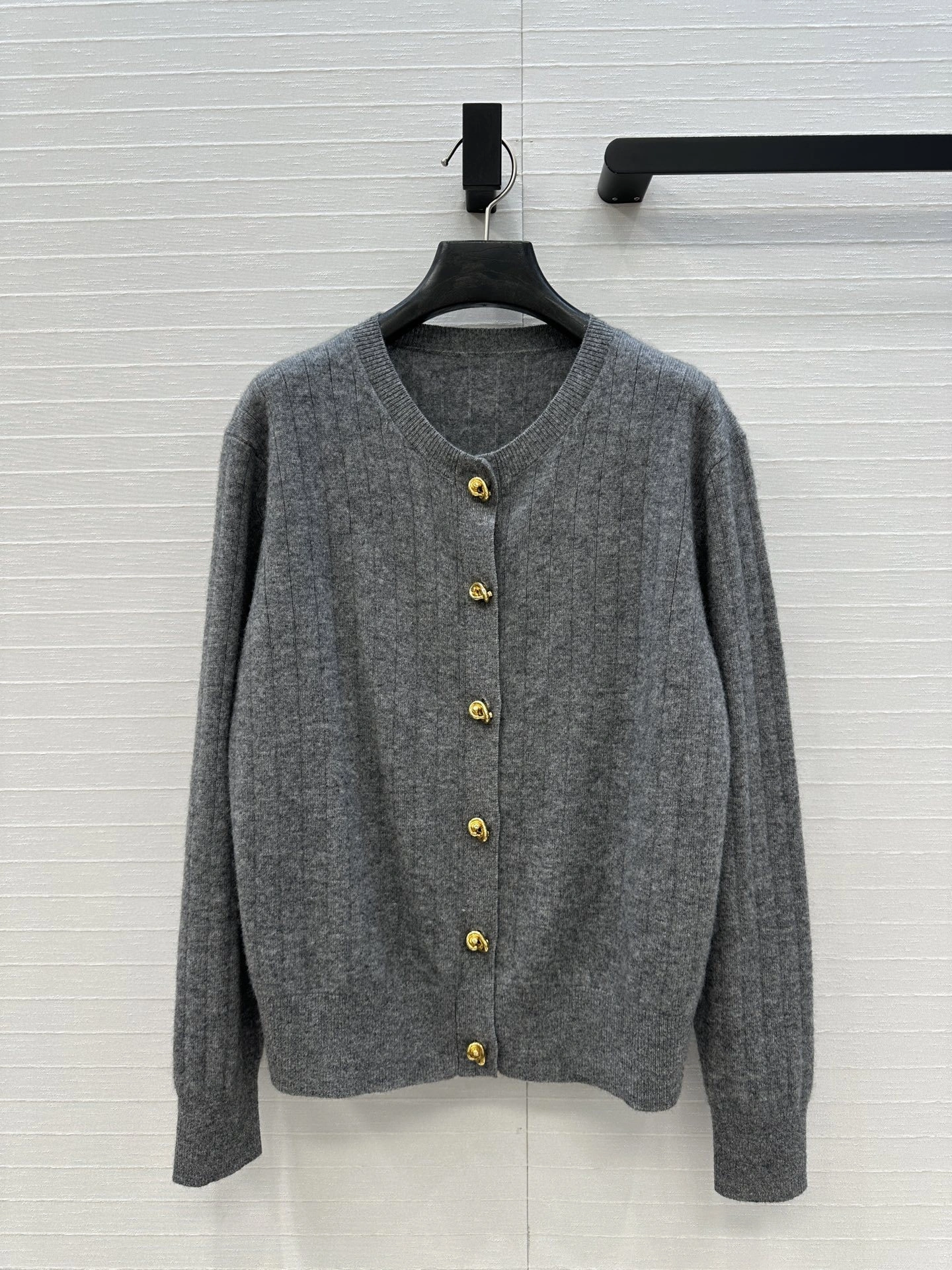 Victoria -- V595t1 cashmere item:E-F061I0711