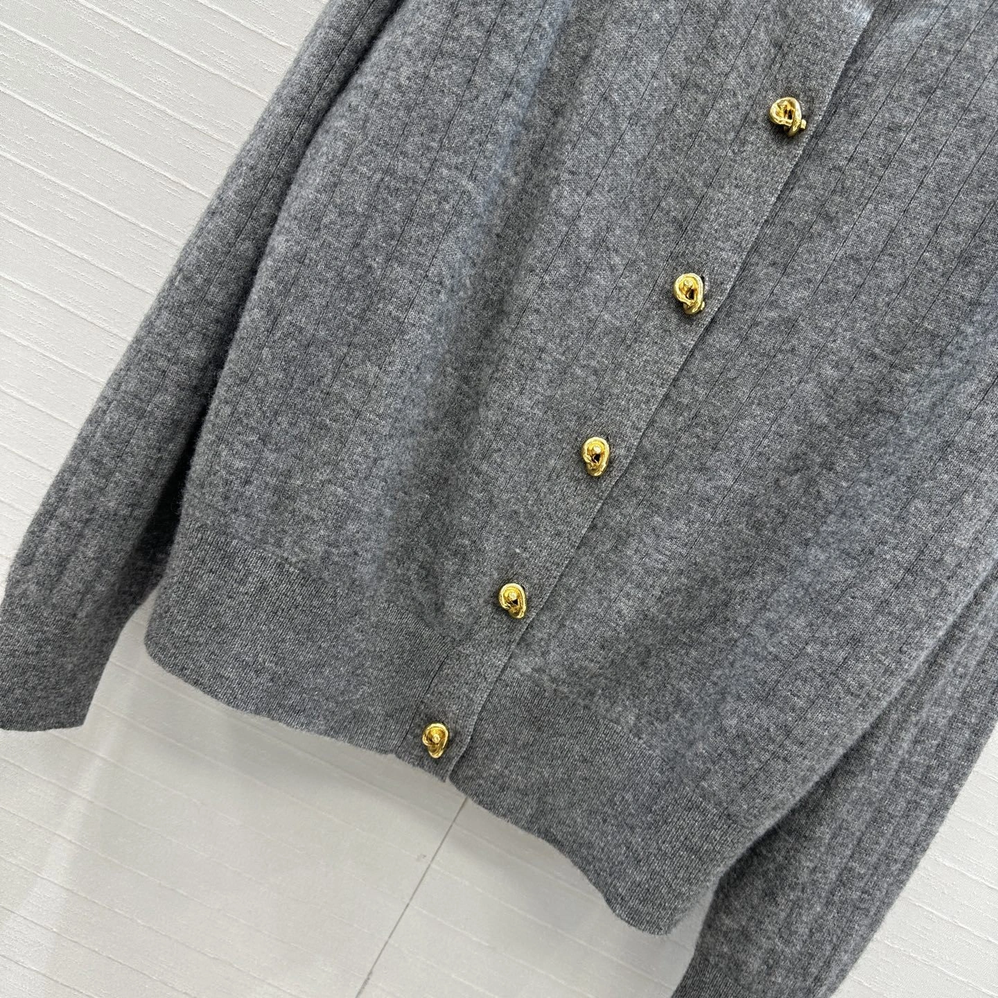 Victoria -- V595t1 cashmere item:E-F061I0711