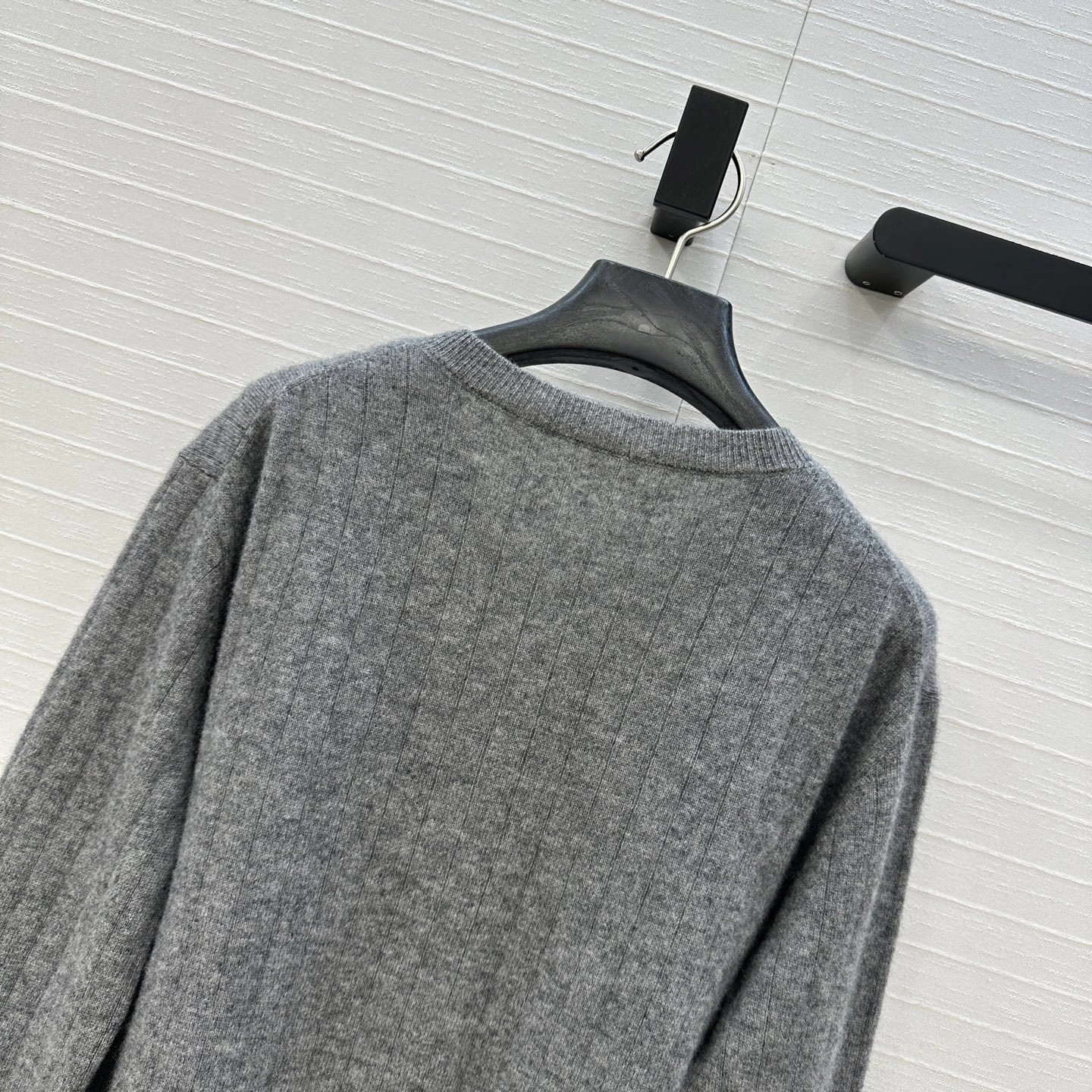 Victoria -- V595t1 cashmere item:E-F061I0711