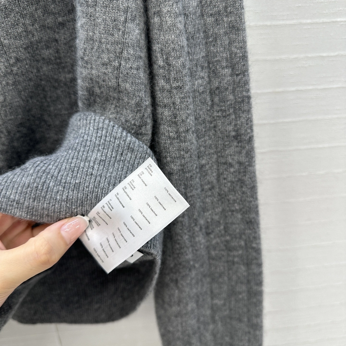 Victoria -- V595t1 cashmere item:E-F061I0711