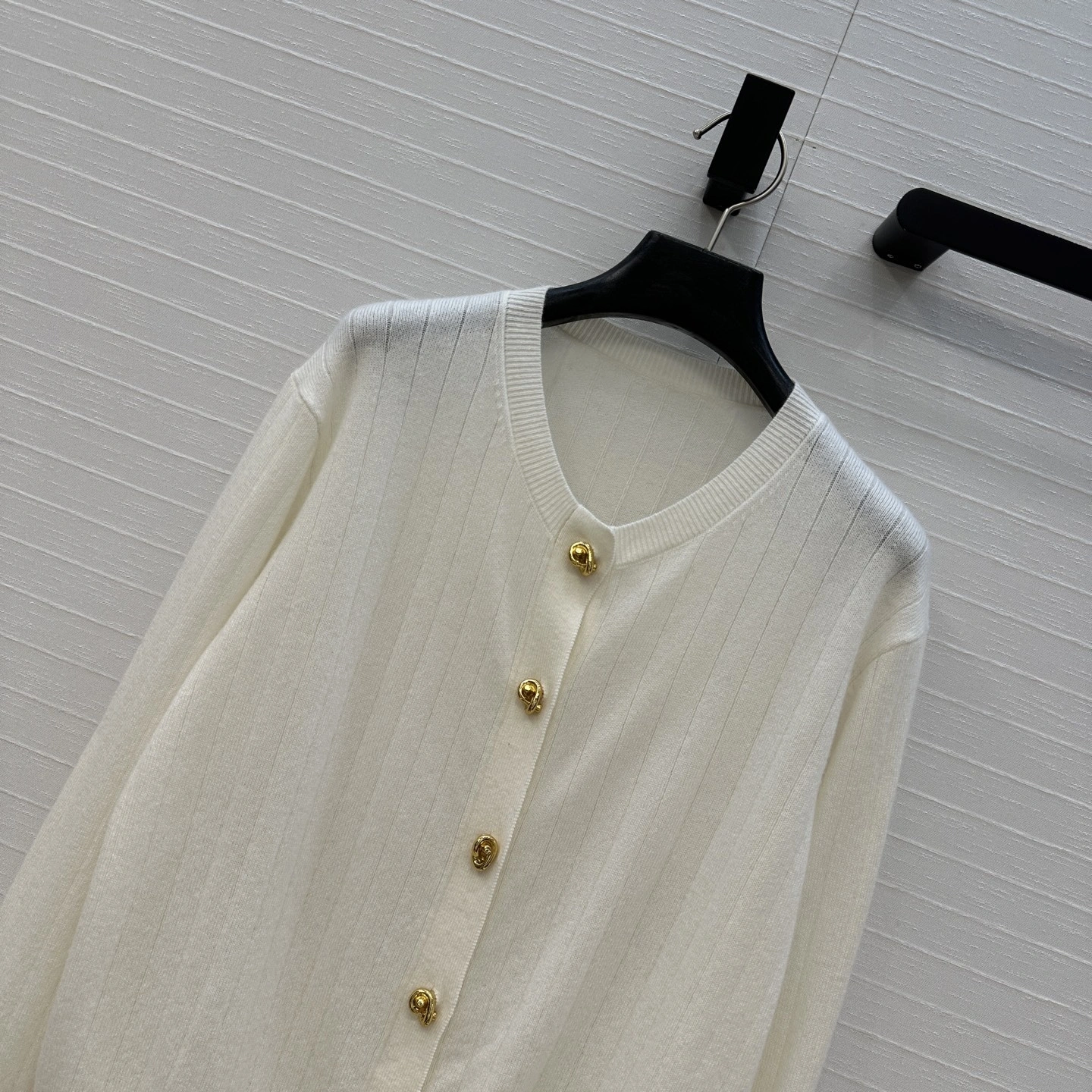 Victoria -- V595t1 cashmere item:E-F061I0712
