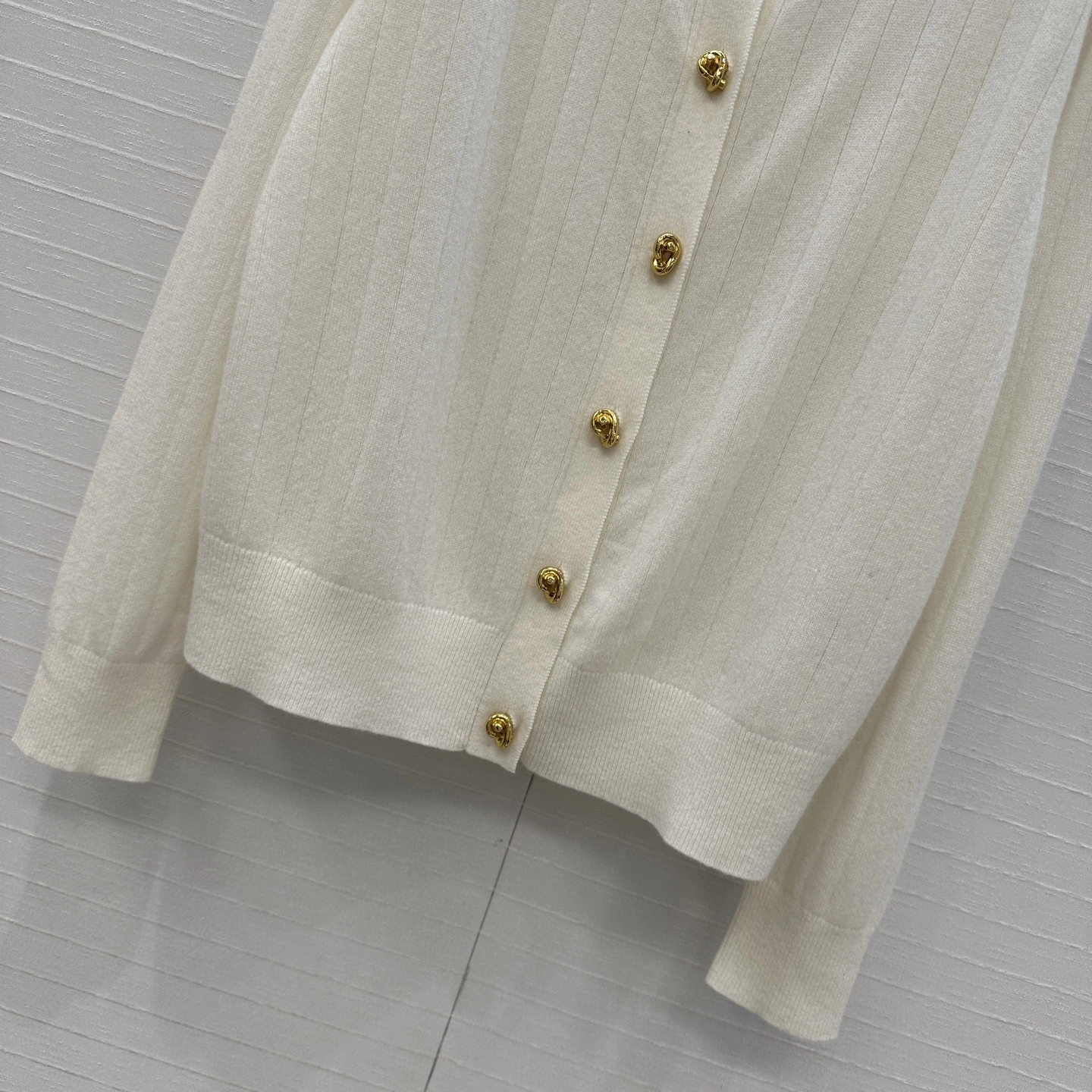 Victoria -- V595t1 cashmere item:E-F061I0712