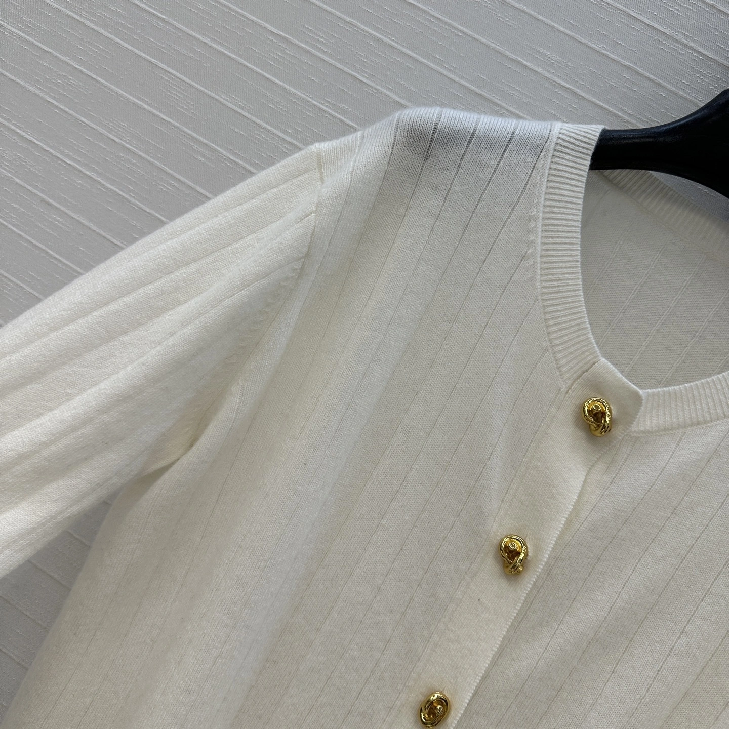 Victoria -- V595t1 cashmere item:E-F061I0712