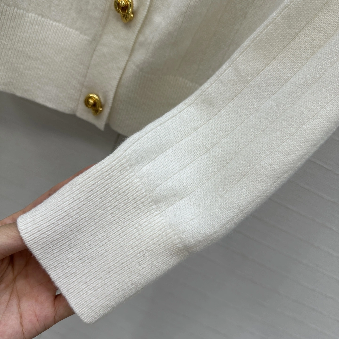 Victoria -- V595t1 cashmere item:E-F061I0712