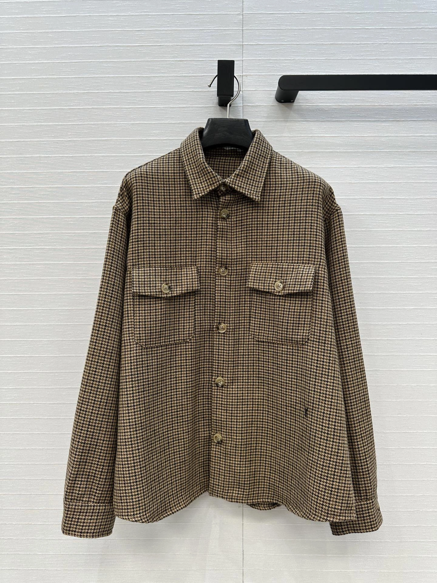 Victoria -- Yv5s wool item:E-F061I0719