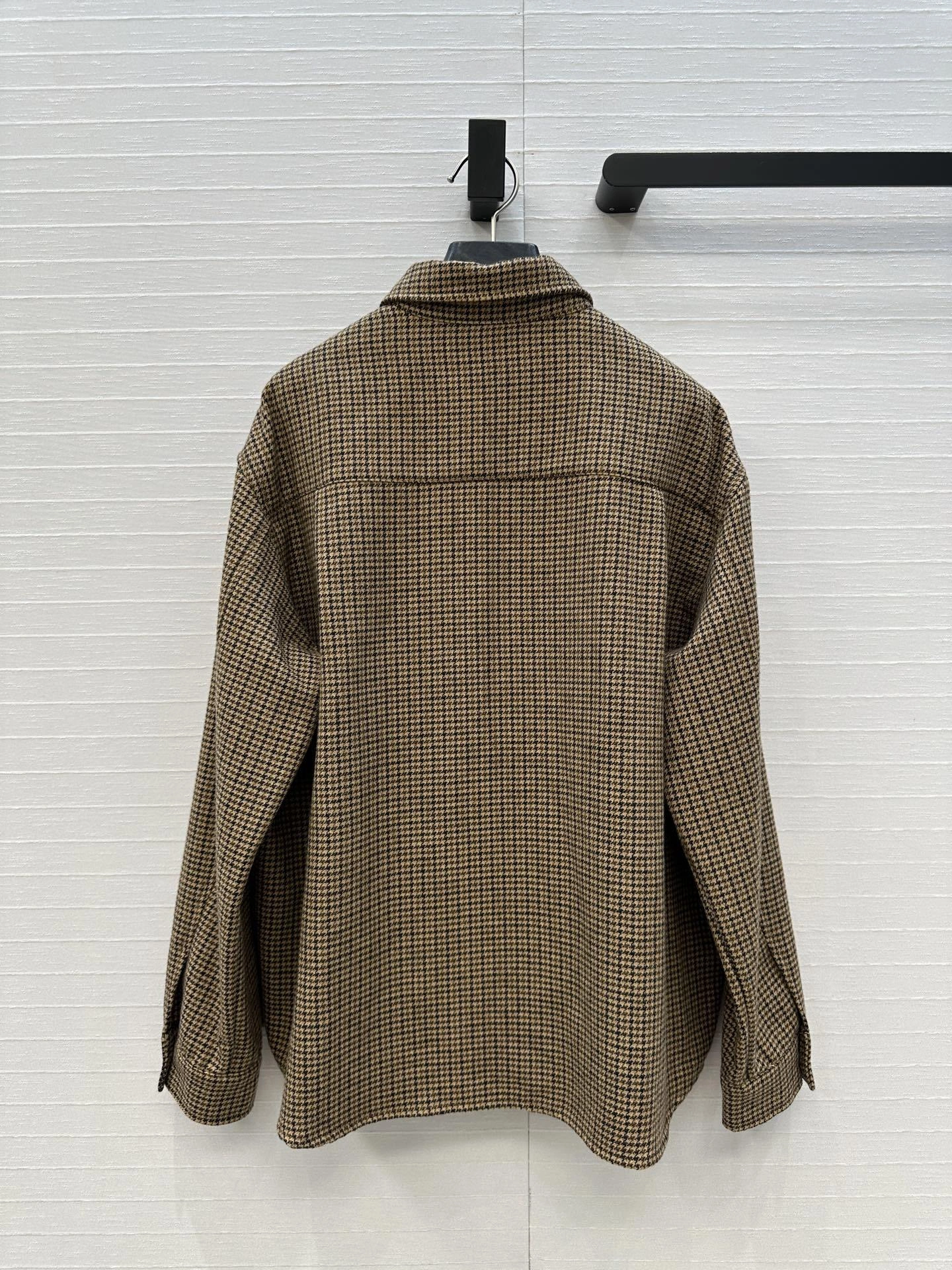 Victoria -- Yv5s wool item:E-F061I0719
