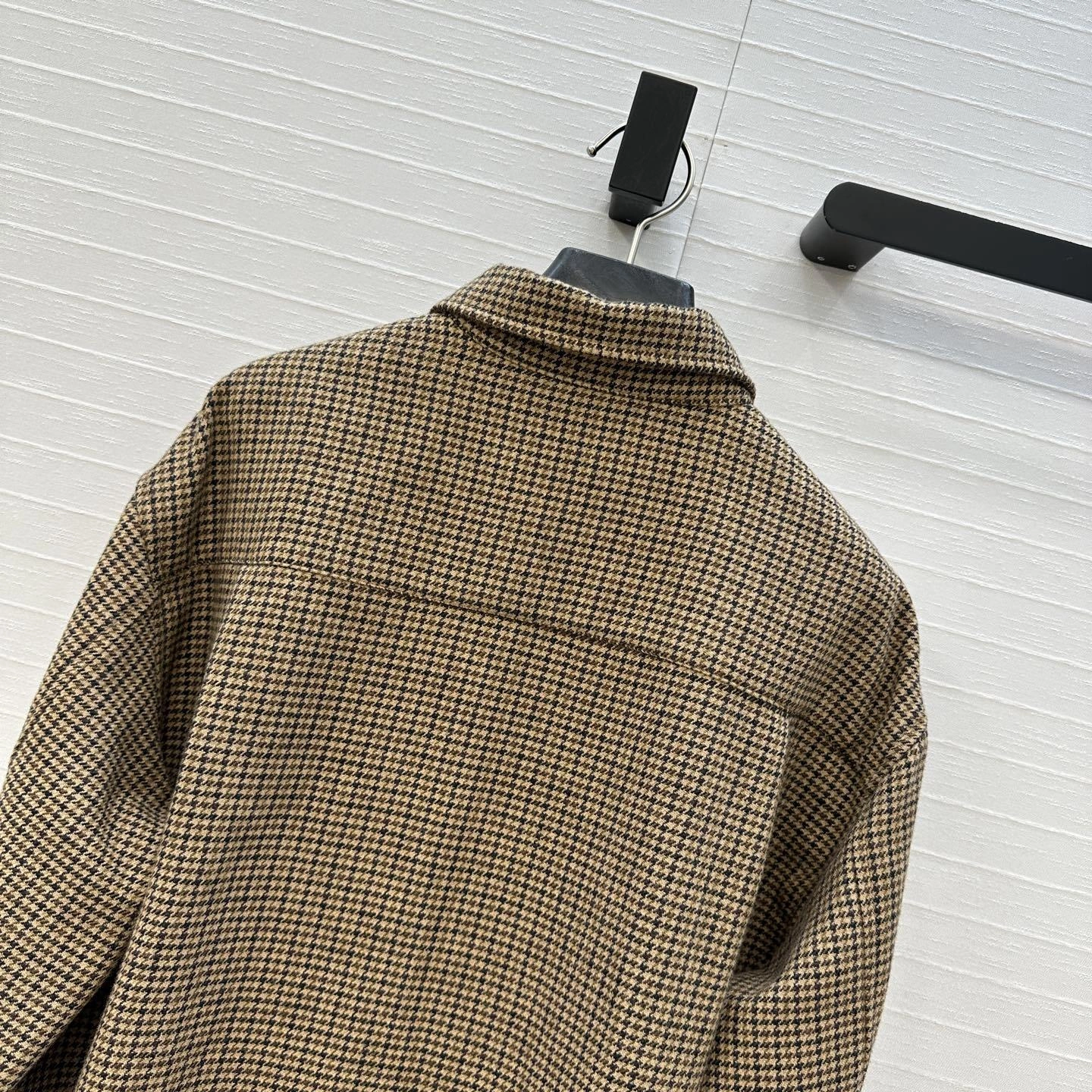 Victoria -- Yv5s wool item:E-F061I0719