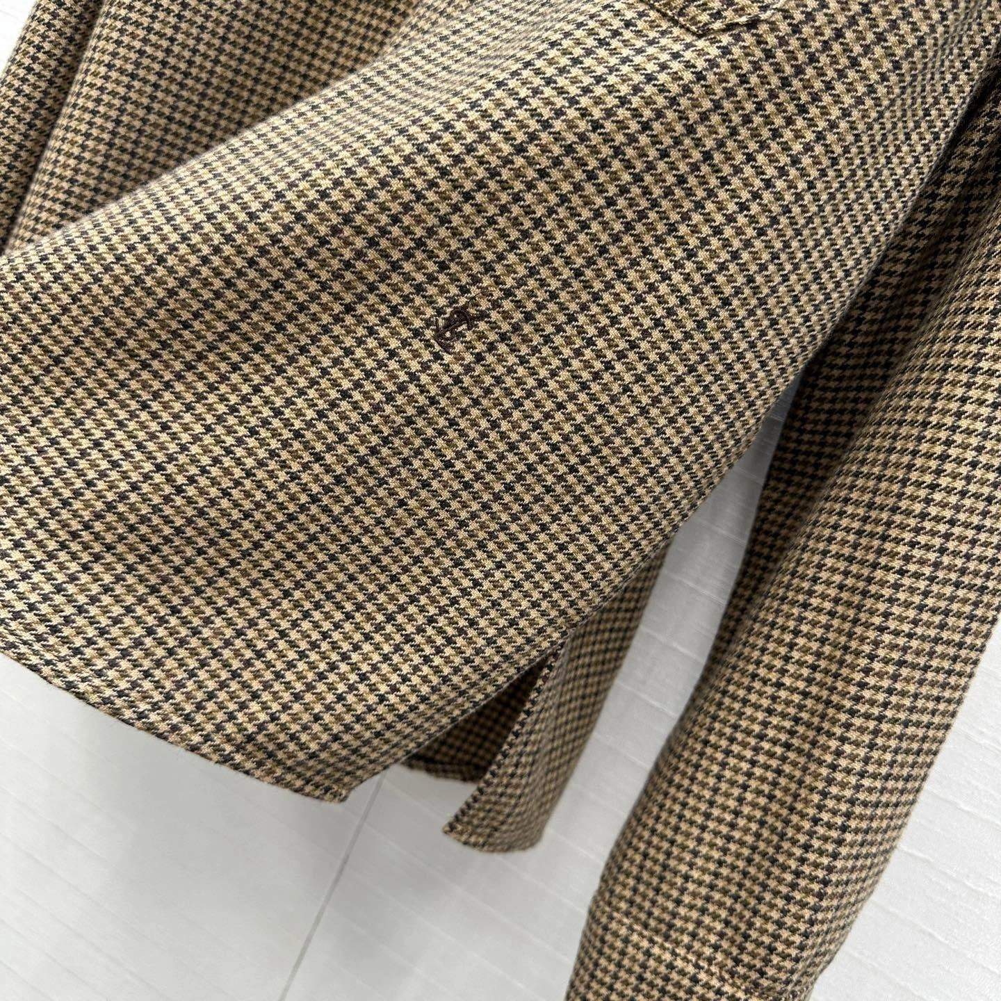 Victoria -- Yv5s wool item:E-F061I0719