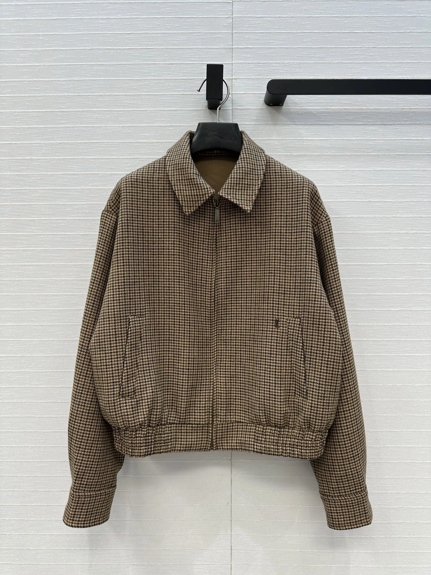 Victoria -- Yv5s wool item:E-F061I0720