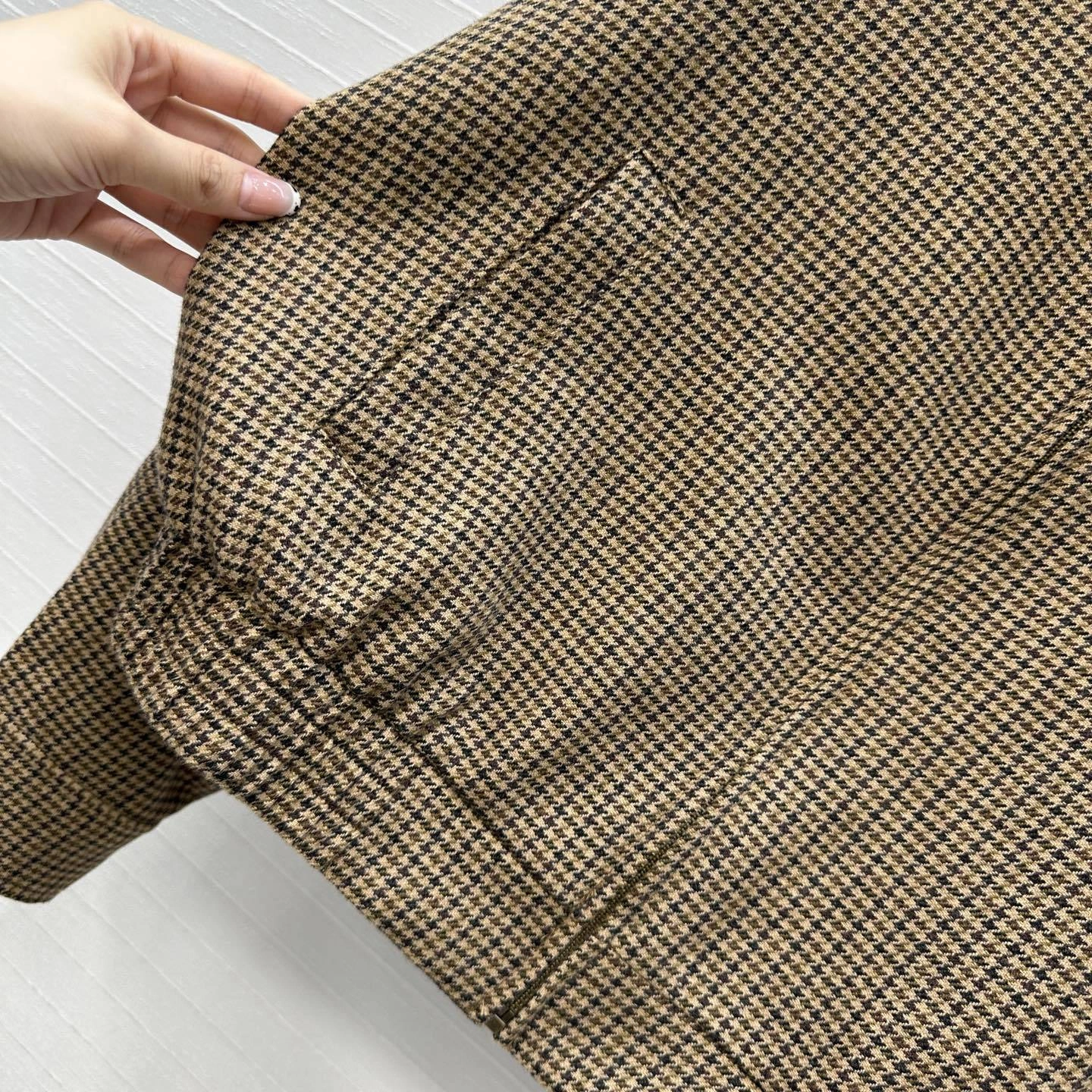 Victoria -- Yv5s wool item:E-F061I0720