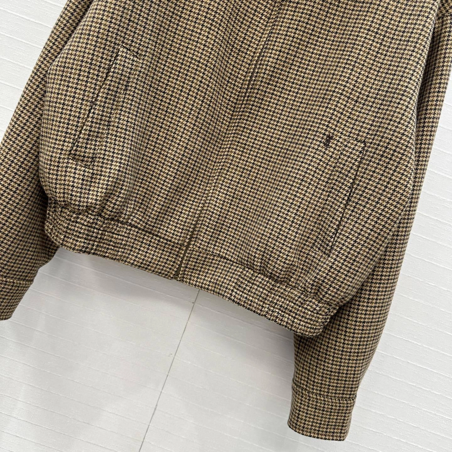 Victoria -- Yv5s wool item:E-F061I0720