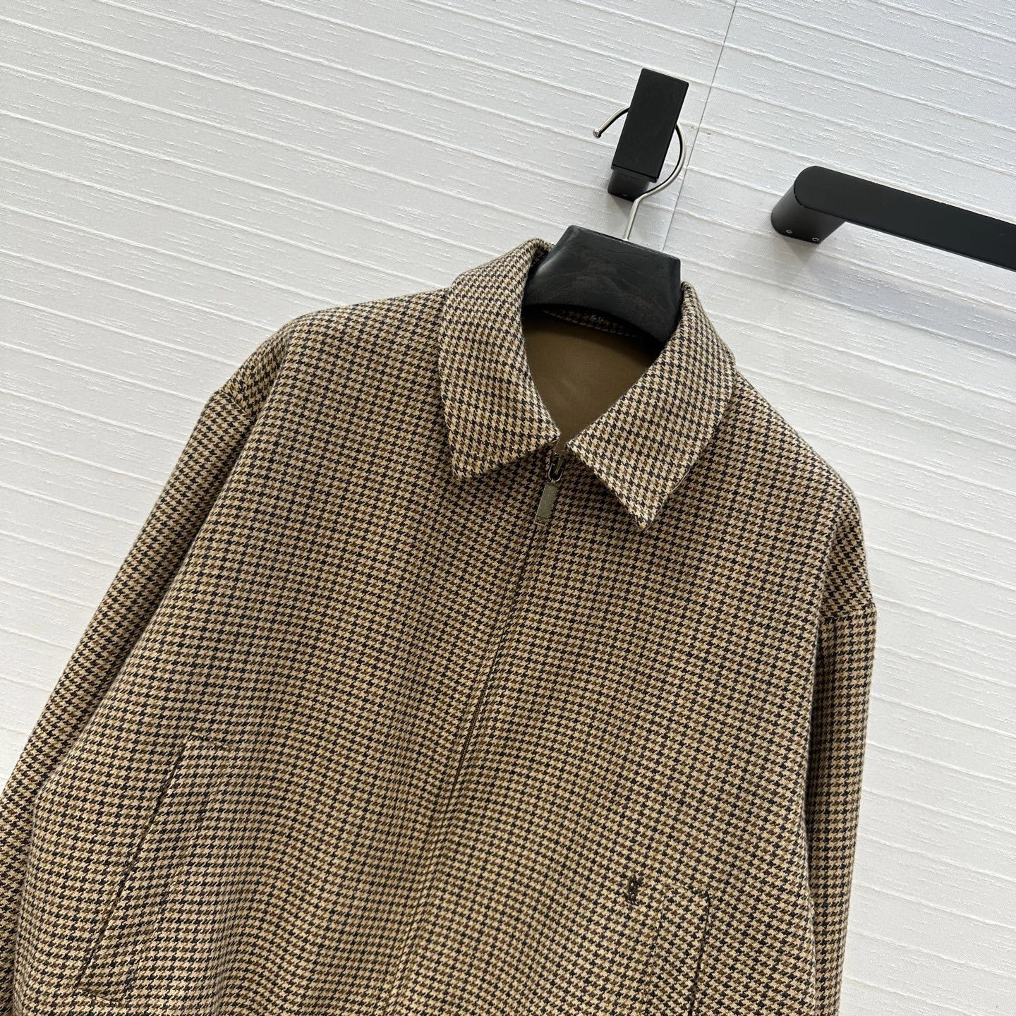 Victoria -- Yv5s wool item:E-F061I0720