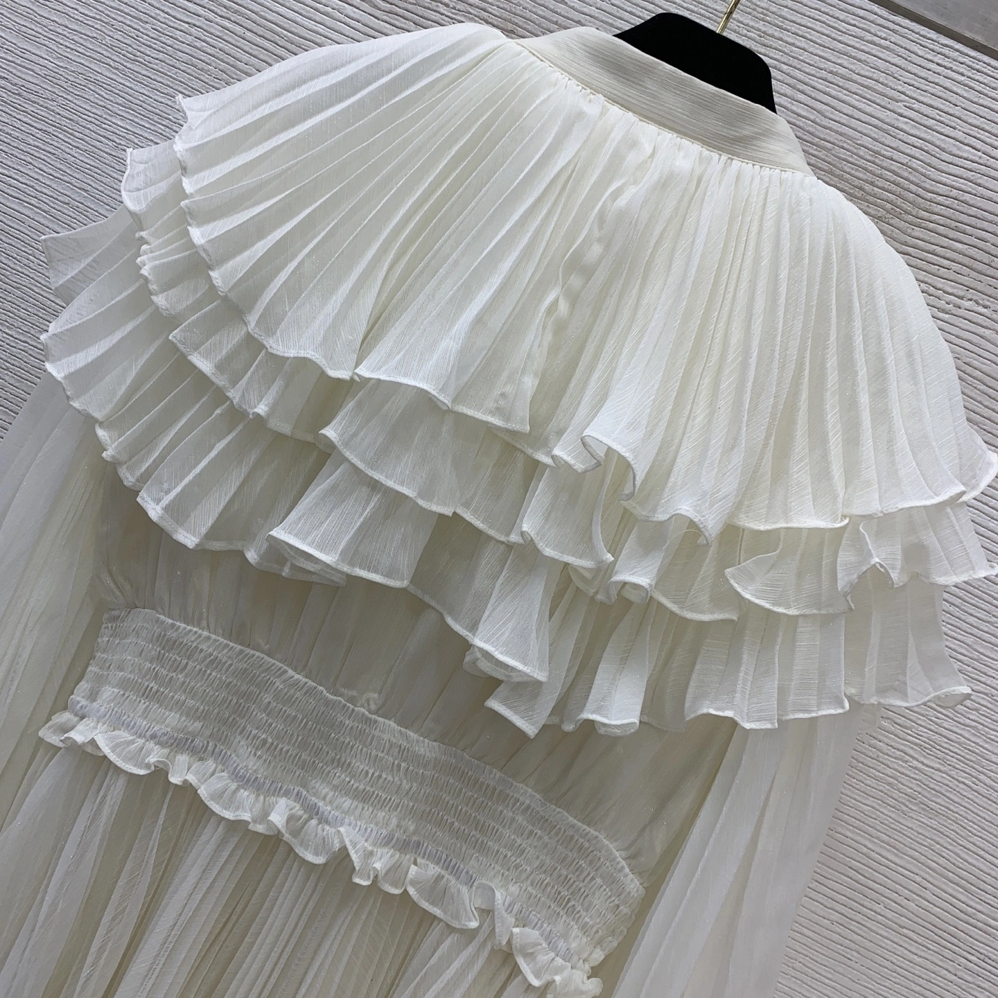 Victoria -- Zi775r7199 3colour item:E-F044L1948-3H