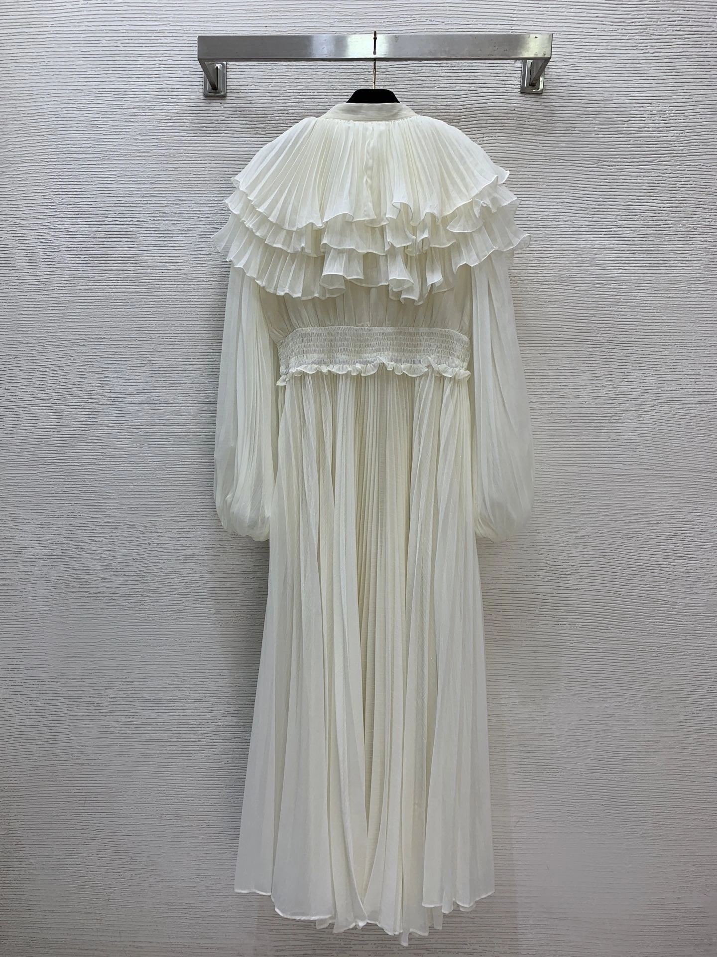 Victoria -- Zi775r7199 3colour item:E-F044L1948-3H
