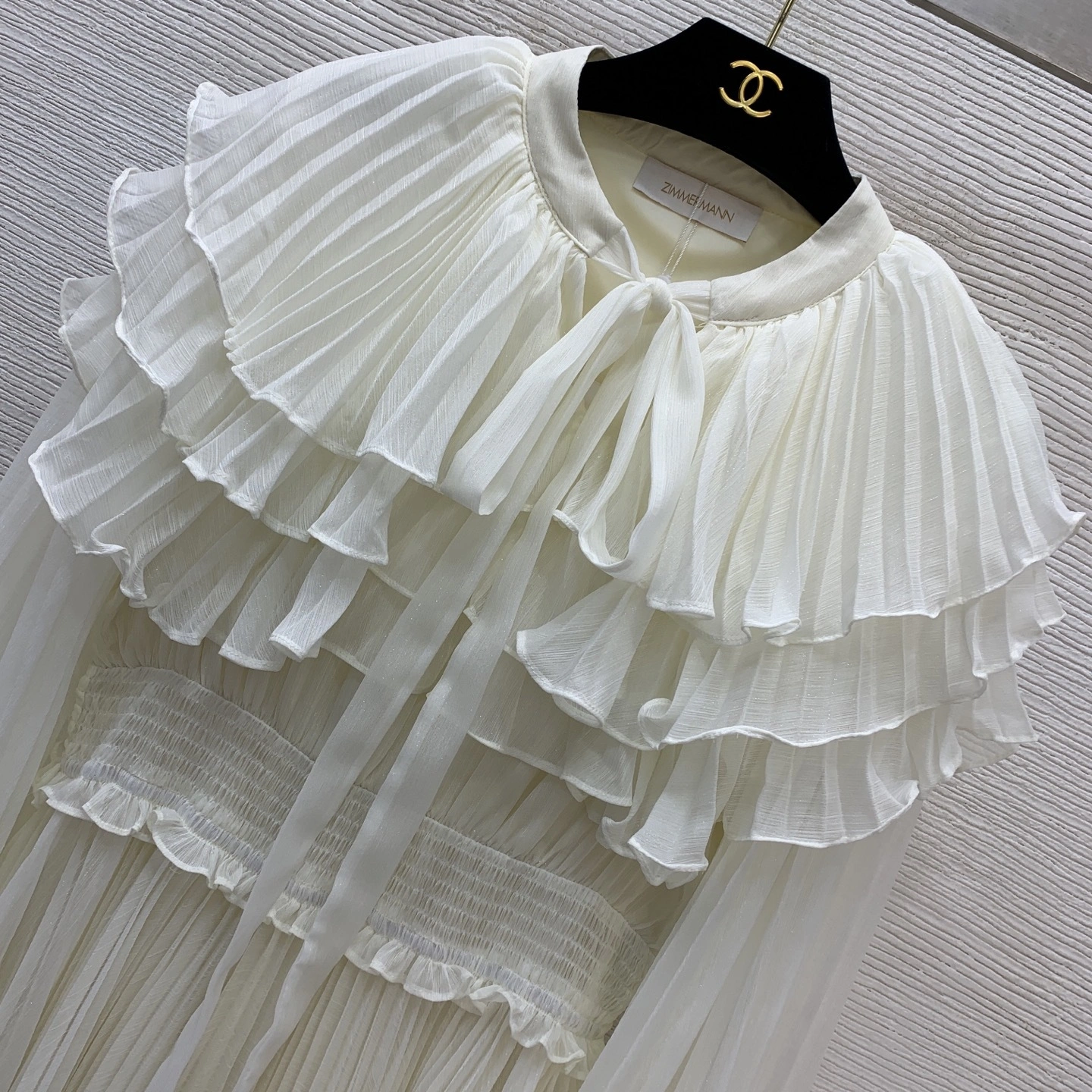 Victoria -- Zi775r7199 3colour item:E-F044L1948-3H